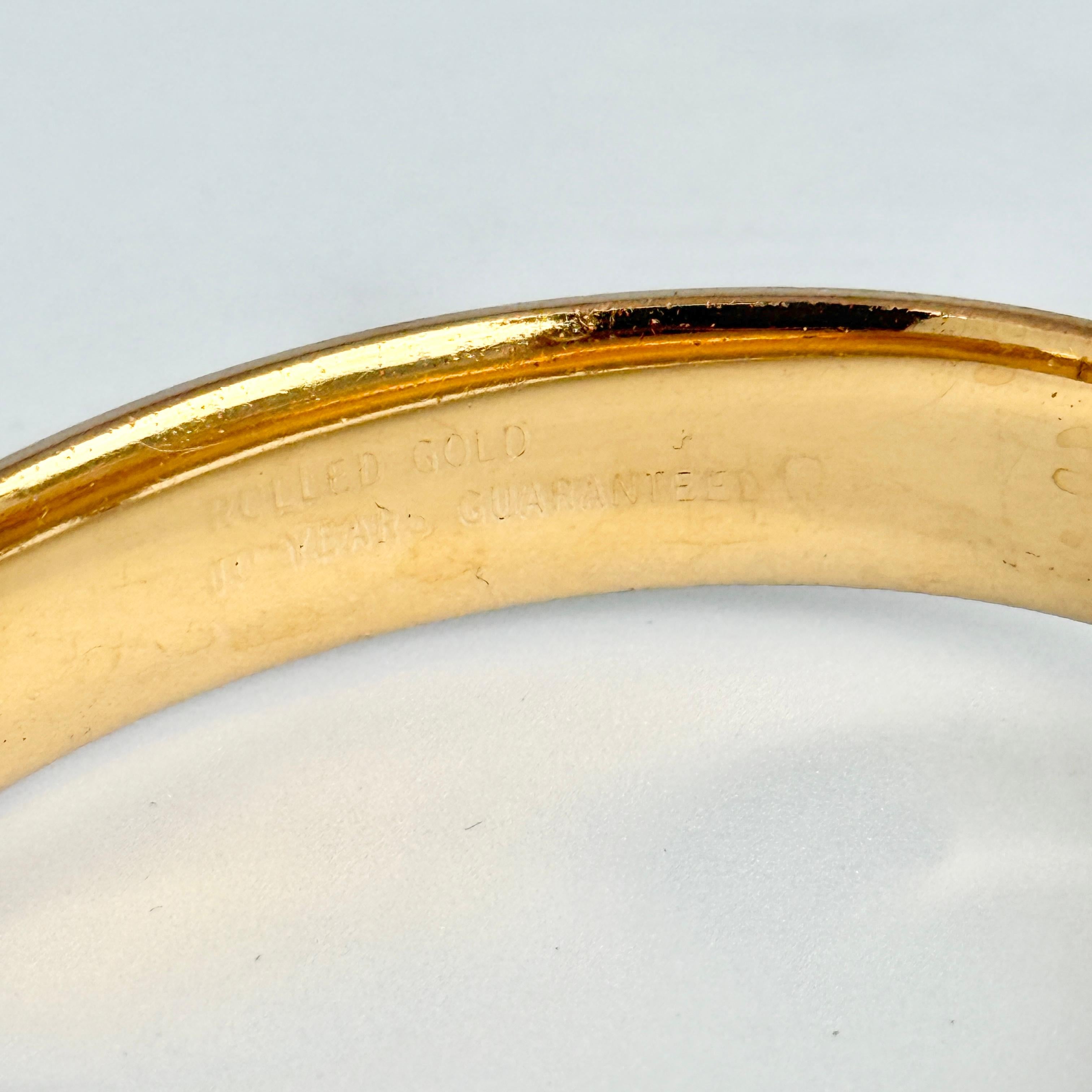 Bangle vintage con incisione in oro Rolle In condizioni buone in vendita a Chipping Campden, GB