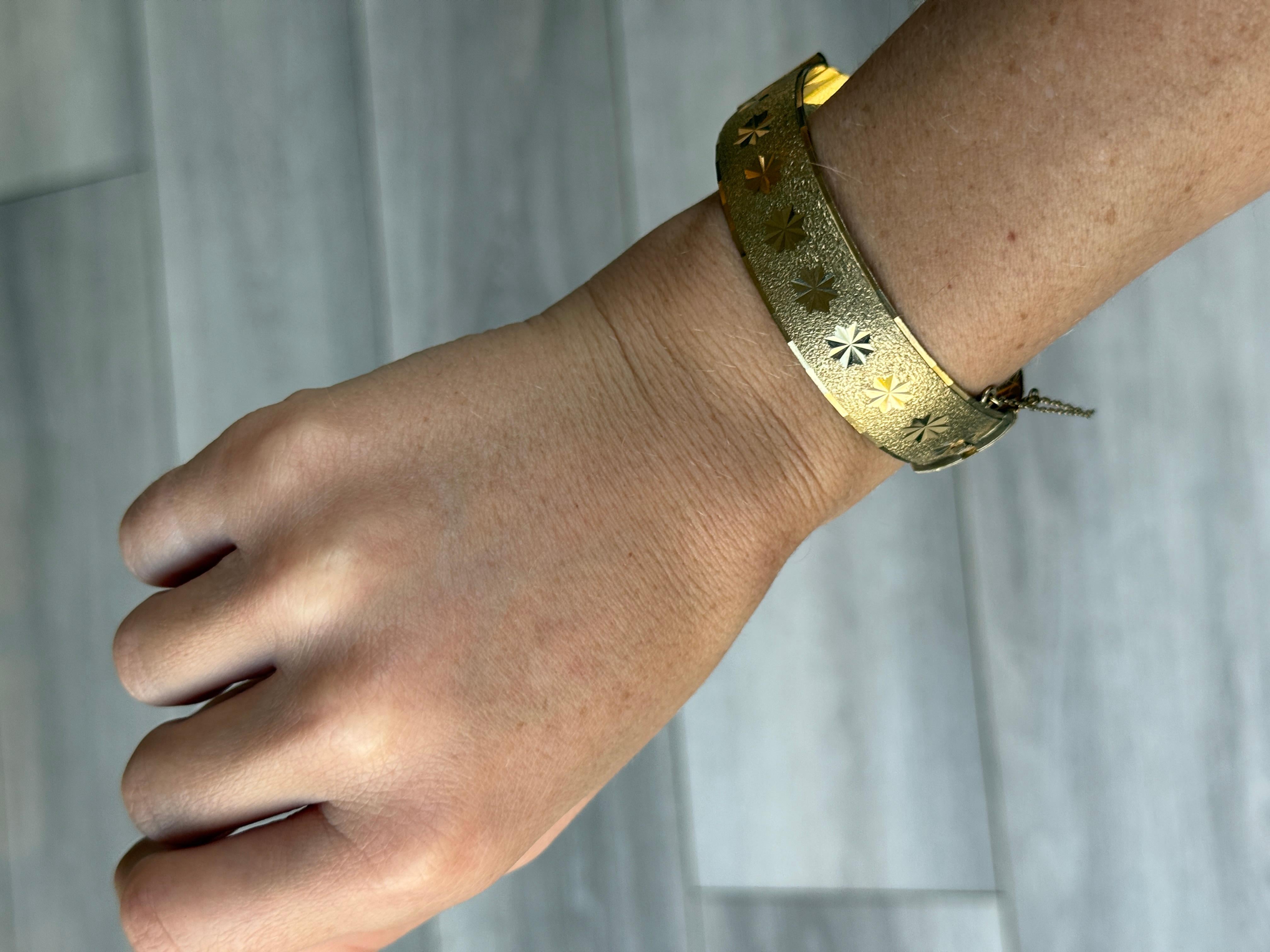 Vintage gerollt Gold graviert Armreif im Zustand „Gut“ im Angebot in Chipping Campden, GB