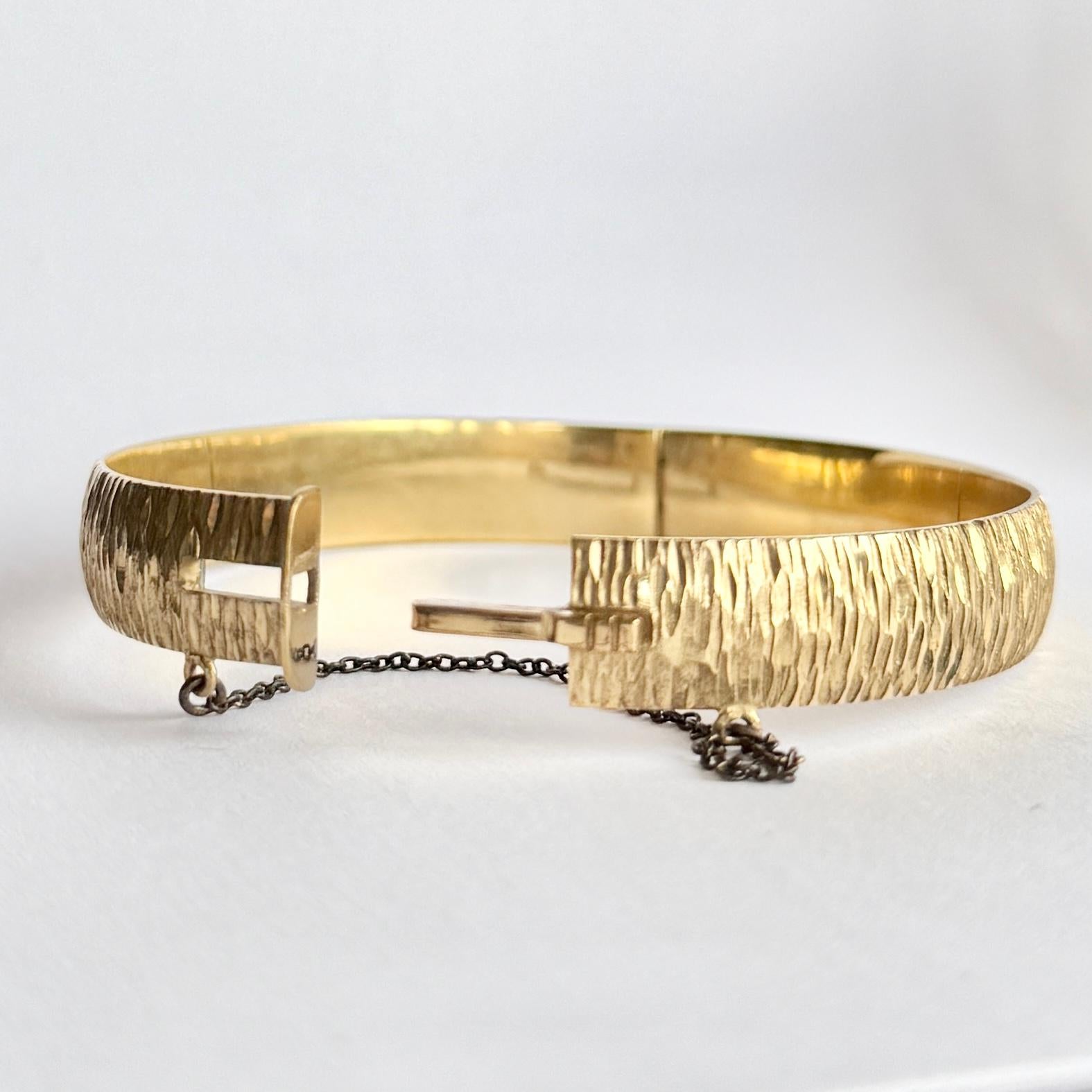 Femenino o masculino Brazalete de oro grabado enrollado vintage en venta