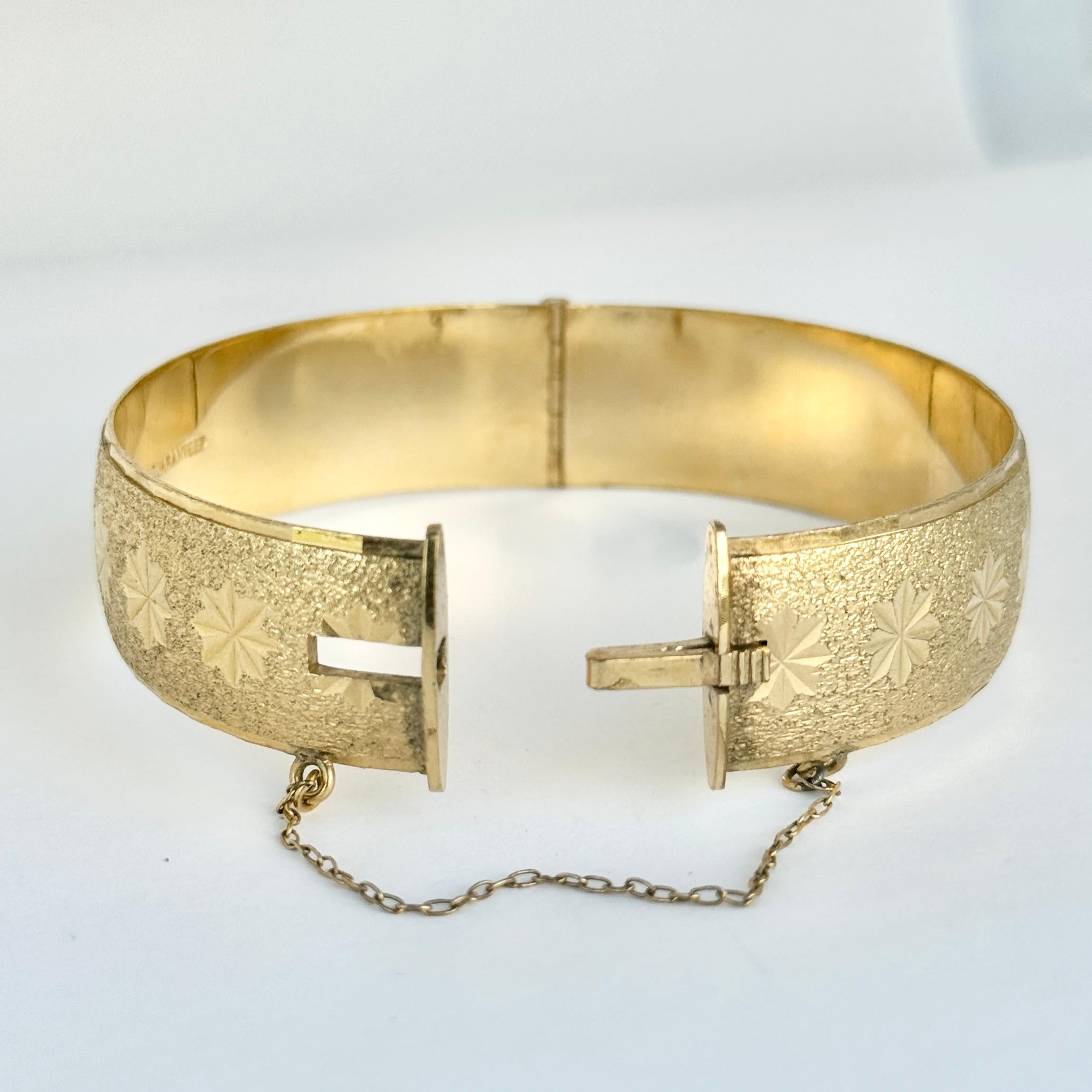 Vintage gerollt Gold graviert Armreif für Damen oder Herren im Angebot