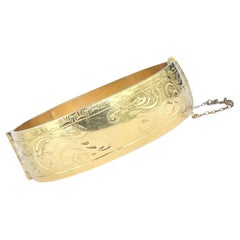 Brazalete de oro grabado enrollado vintage