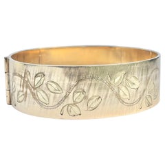 Brazalete de oro grabado enrollado vintage