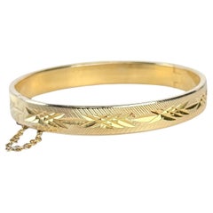 Brazalete de oro grabado enrollado vintage