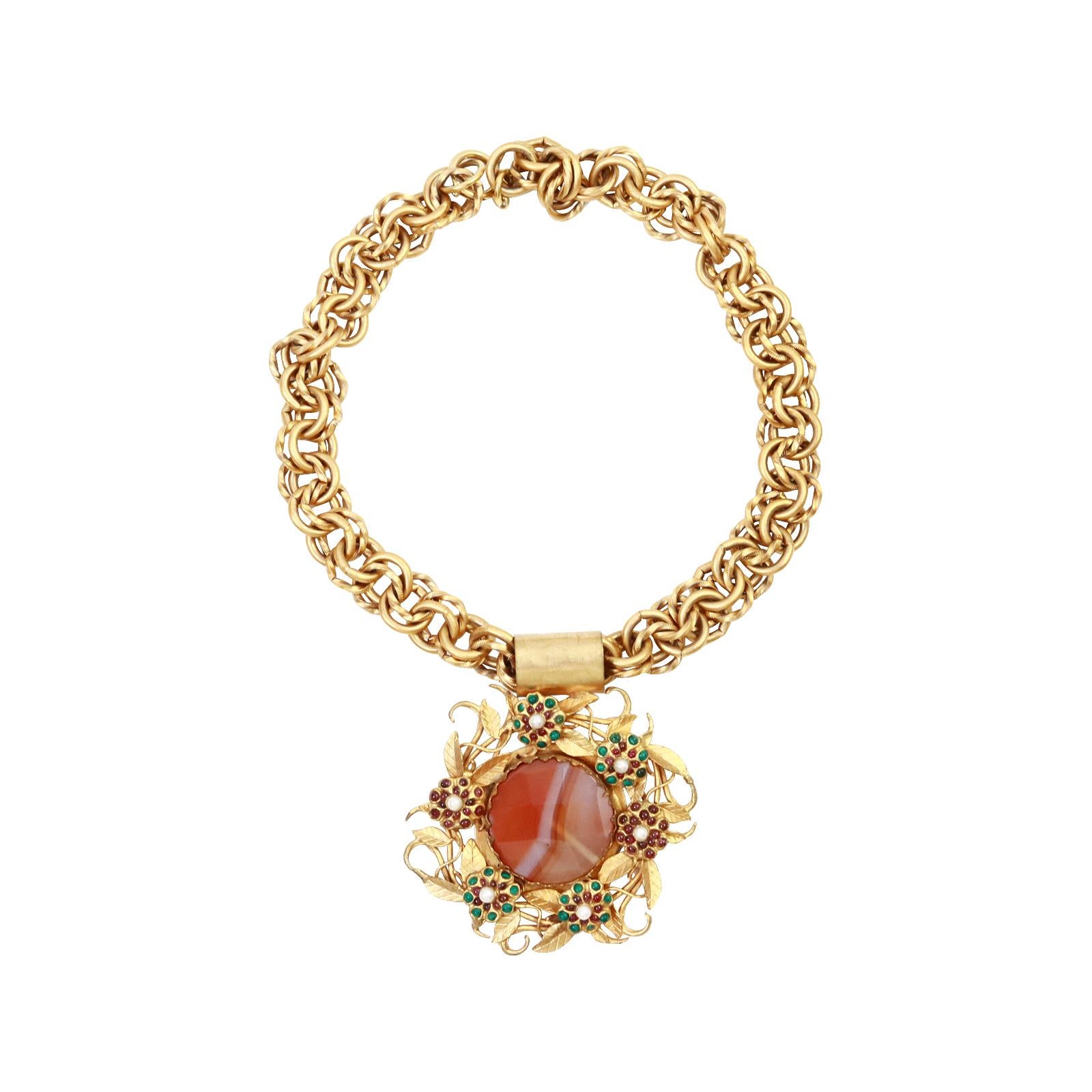 Vintage Rolled Gold mit Cabochons Halskette CIRCA 1960's. Wieder eine der schönsten Halsketten, die ich in meiner Sammlung habe. Wenn man die Arbeit an dieser etwa 60 Jahre alten Halskette betrachtet, ist sie atemberaubend. Die kleinen Blüten sitzen