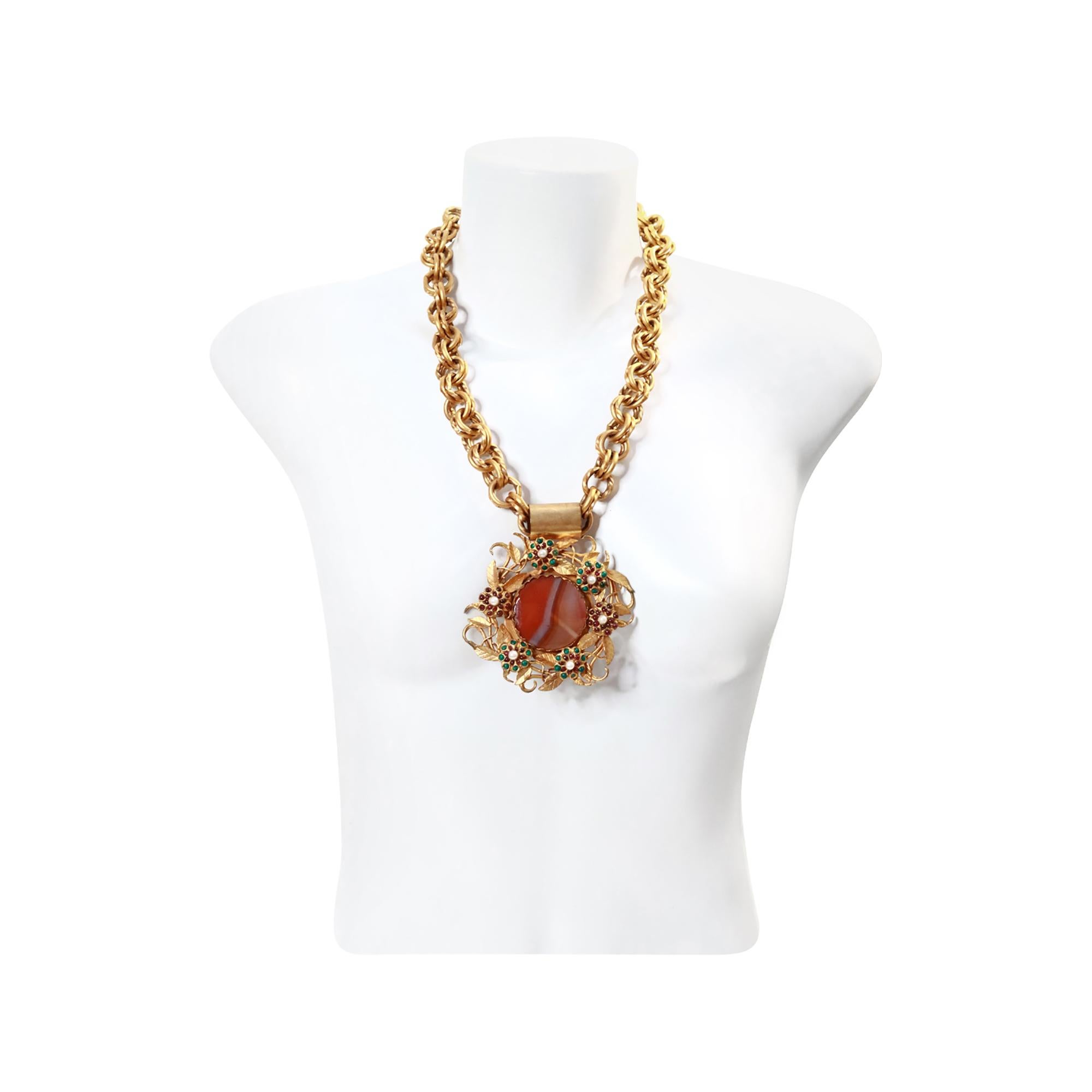 Vintage Rolled Gold with Cabachons Necklace Circa 1960's In Good Condition For Sale In New York, NY