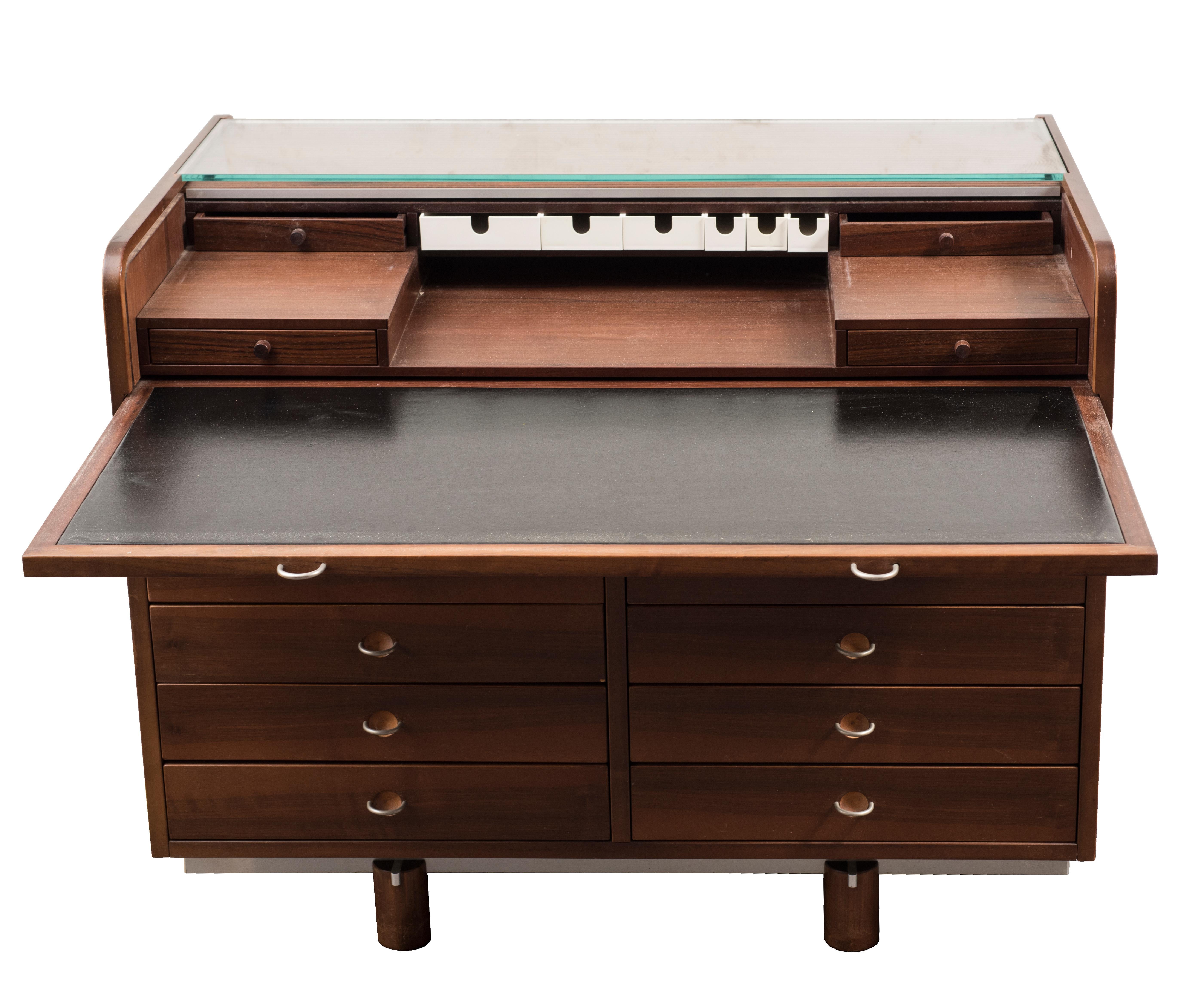 This roller desk is a walnut-veneered wooden desk, chrome-plated metal, presenting an opening compartment with the extraction of the working leather-wrapped plane, realized by Bernini around 1967. In very good conditions.

A very enchanting and