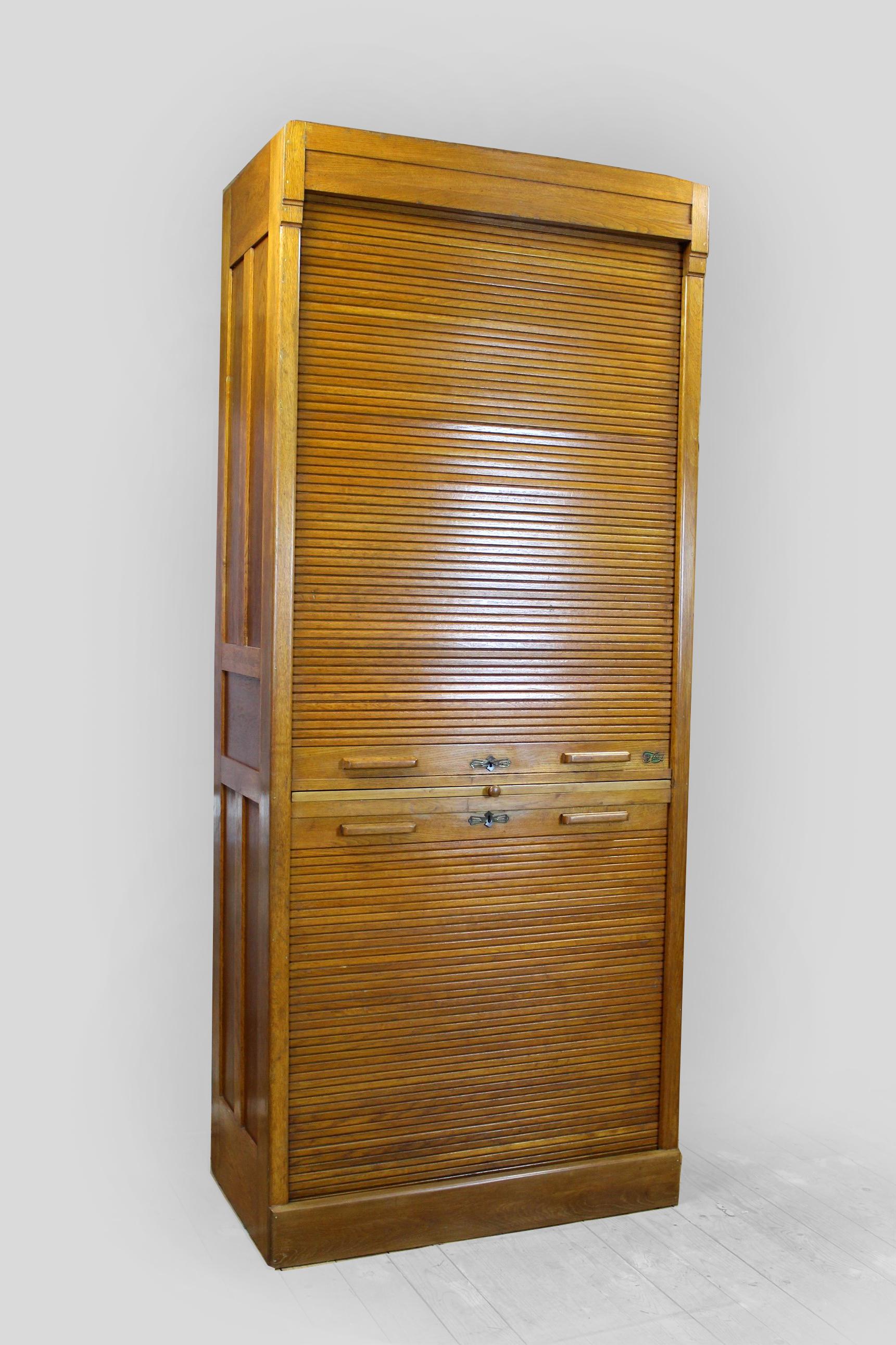 Vintage Roller Shutter Filing Cabinet From Jerry, USA, 1930s For Sale 3