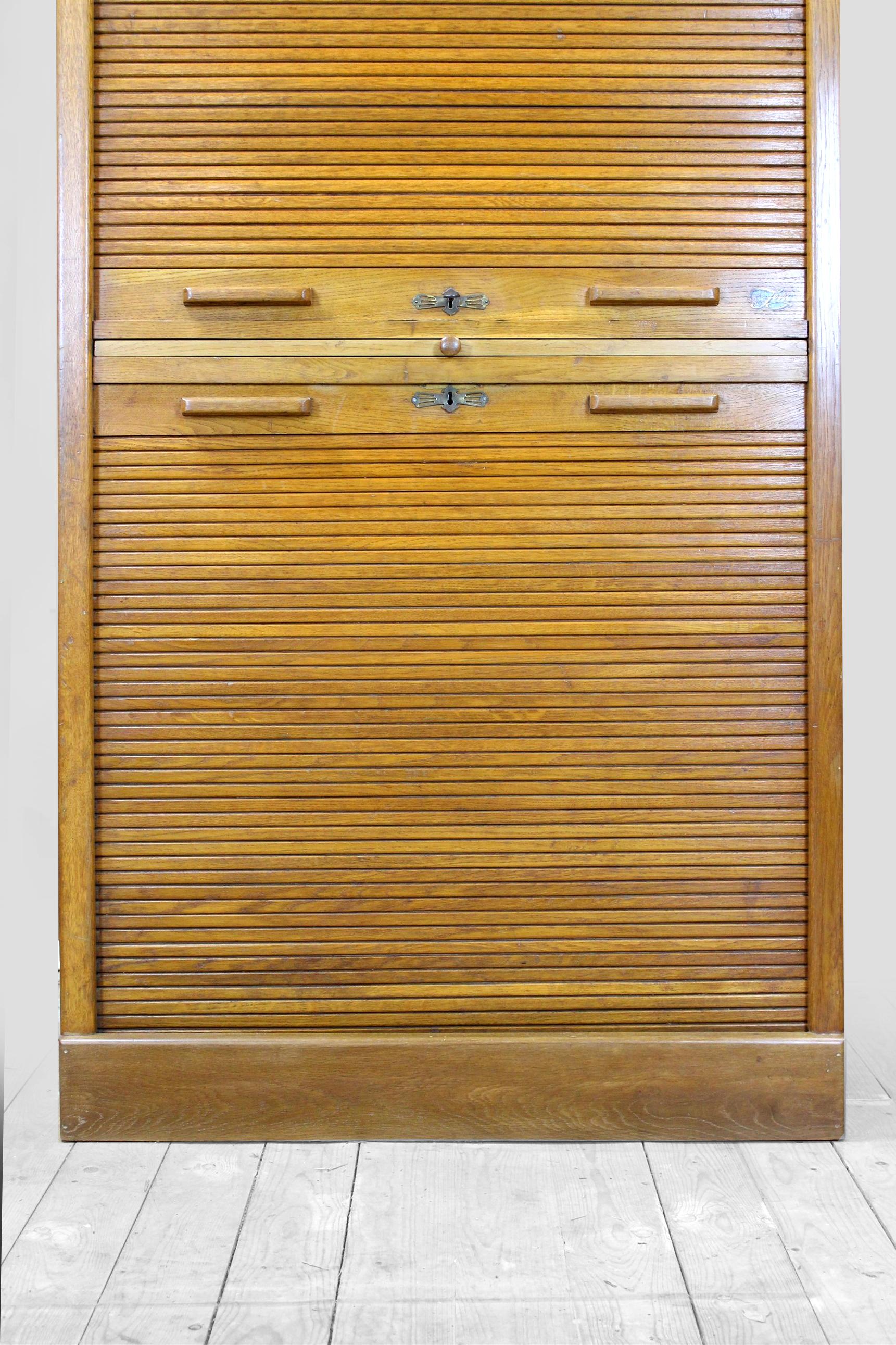 Vintage Roller Shutter Filing Cabinet From Jerry, USA, 1930s For Sale 6