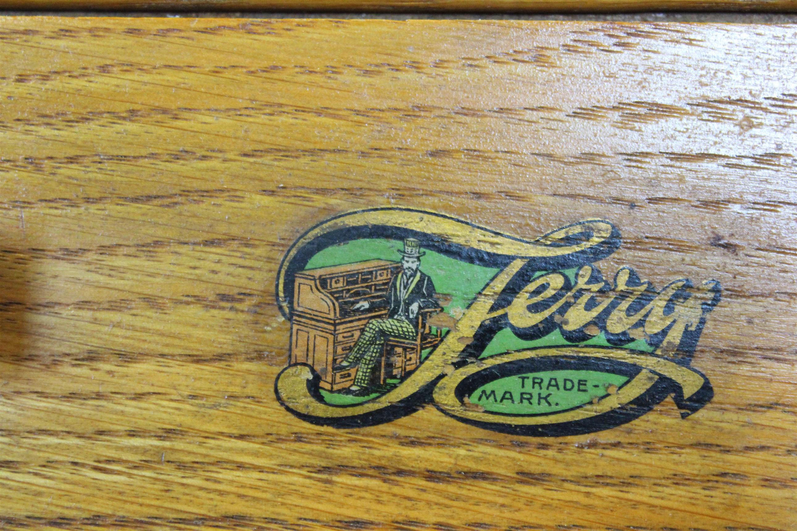 Bois Meuble de rangement vintage de Jerry, États-Unis, années 1930 en vente