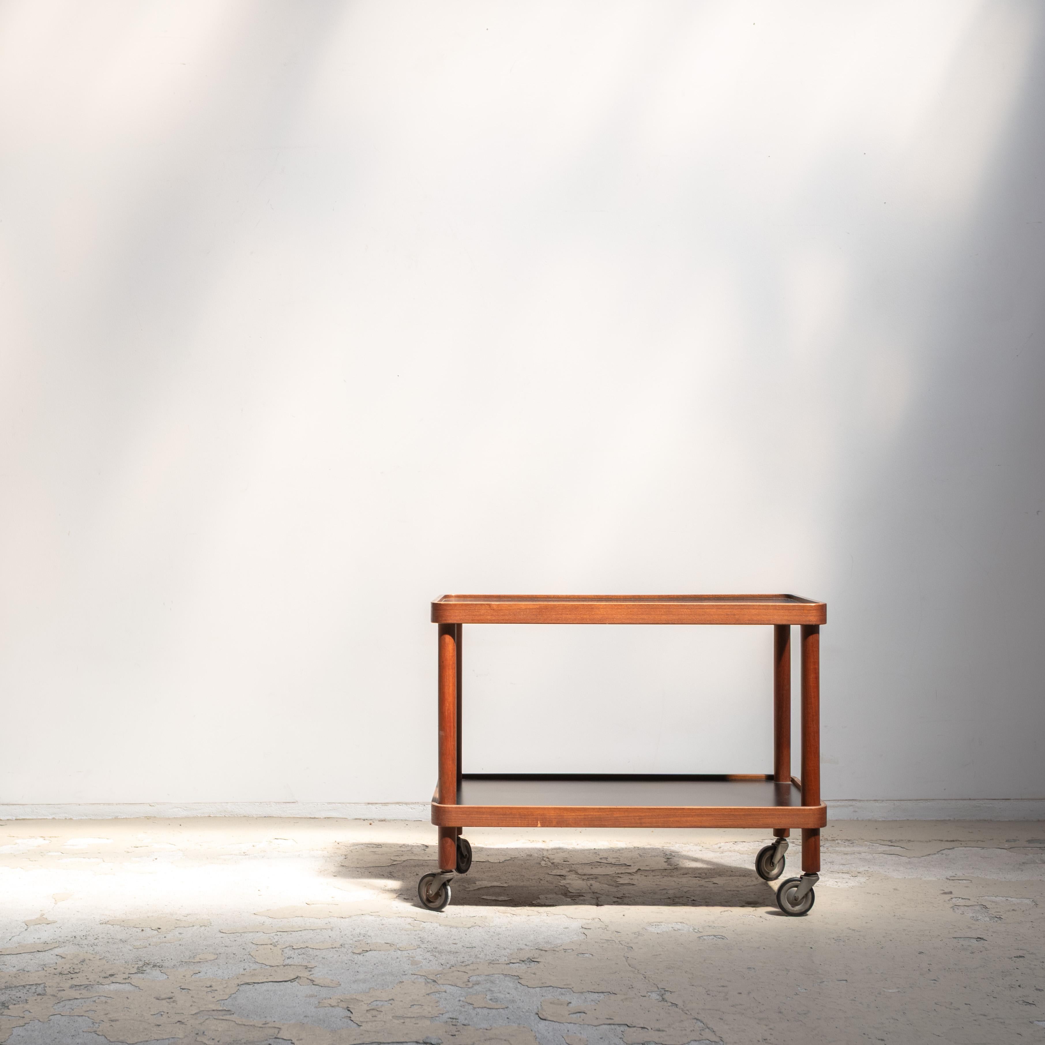 Vintage Rolling Cart Table by Isamu Kenmochi for Yamaguchi In Good Condition For Sale In Tokyo, Tokyo