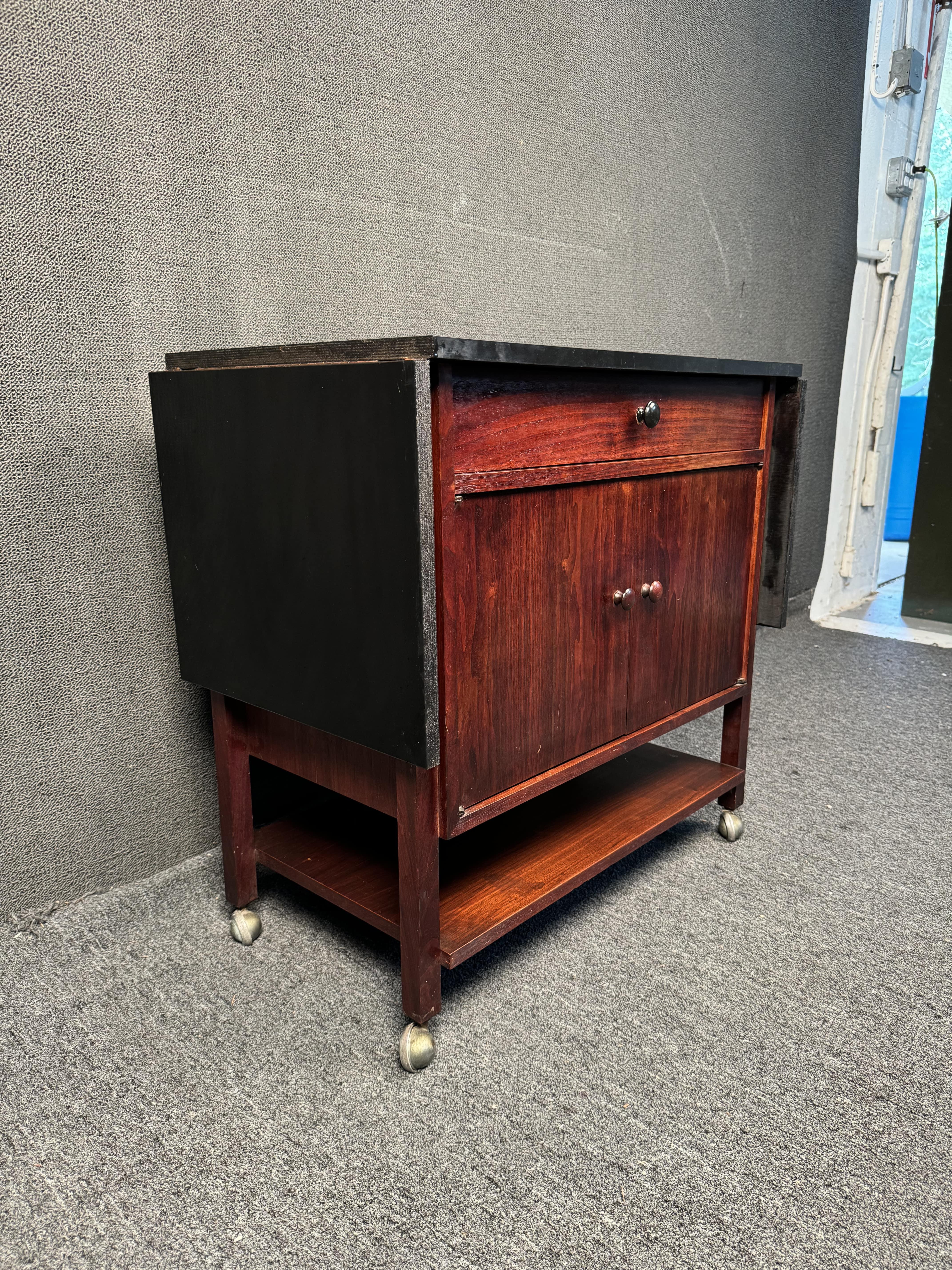 Vintage Rolling Drop Leaf Bar Cart In Good Condition For Sale In Brooklyn, NY