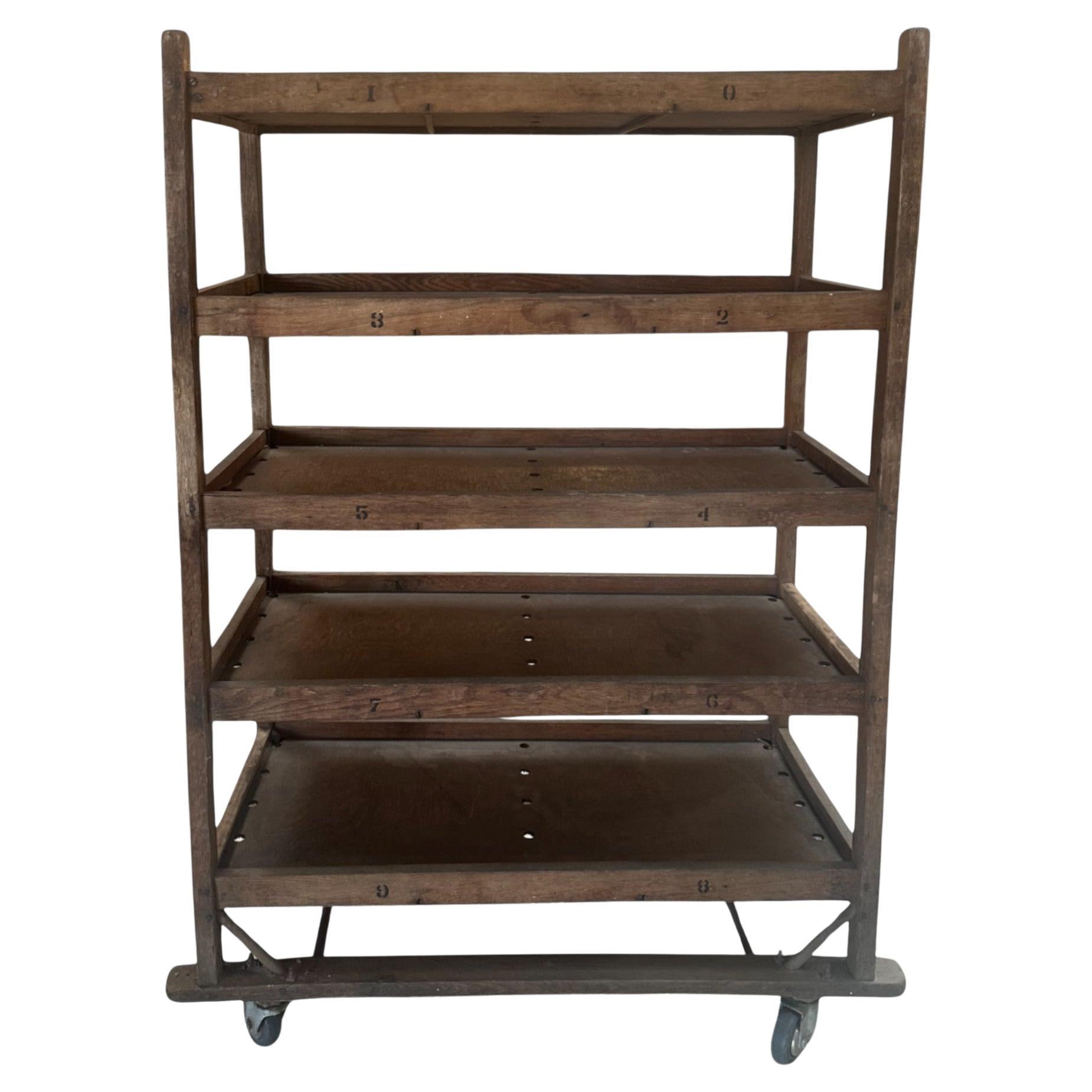 Estantería rodante vintage en venta