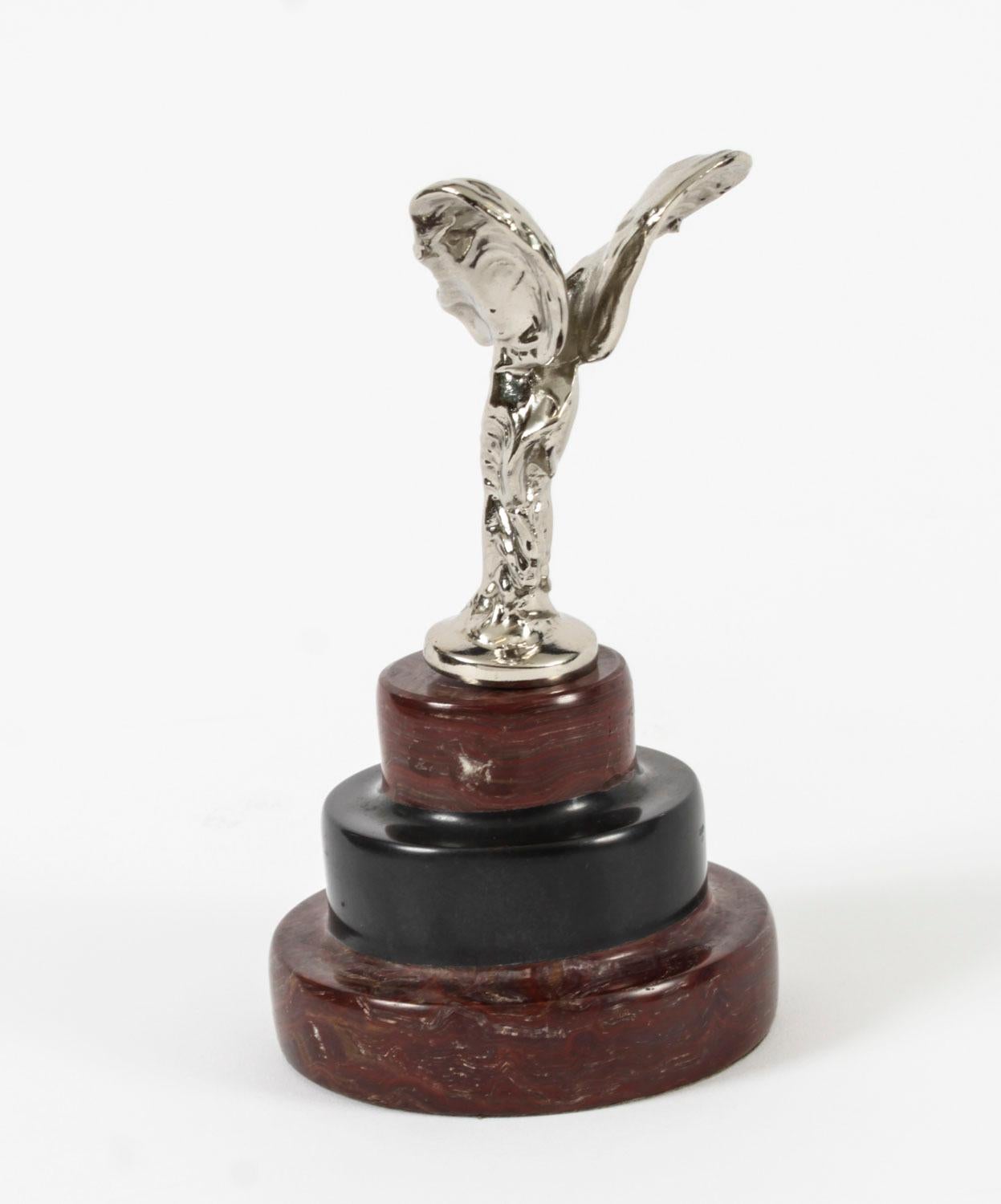 Plaqué argent Sculpture de mascot de voiture Rolls Royce Spirit of Ecstasy du milieu du 20e siècle