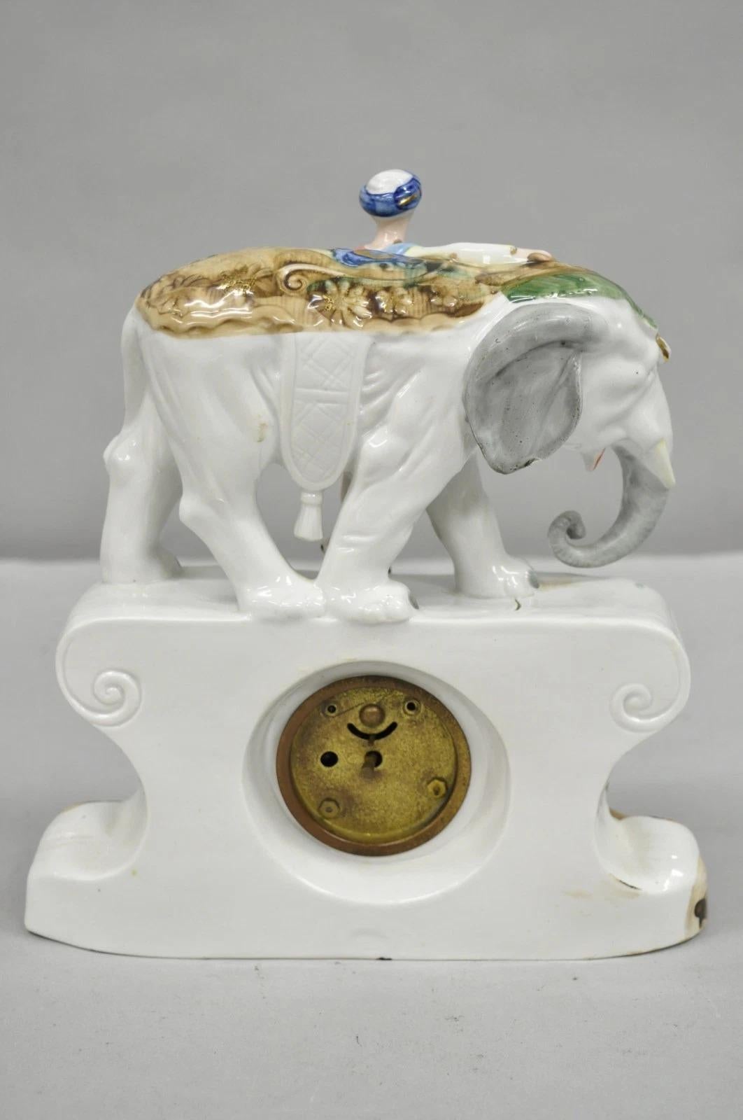 Orologio da tavolo d'epoca in porcellana romana classica tedesca con elefanti e soldati in vendita 2