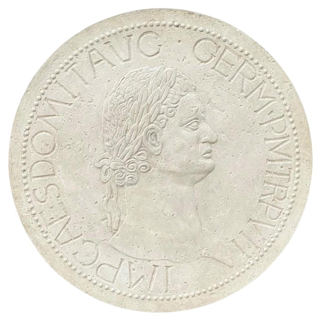 Medallón vintage de yeso de un emperador romano