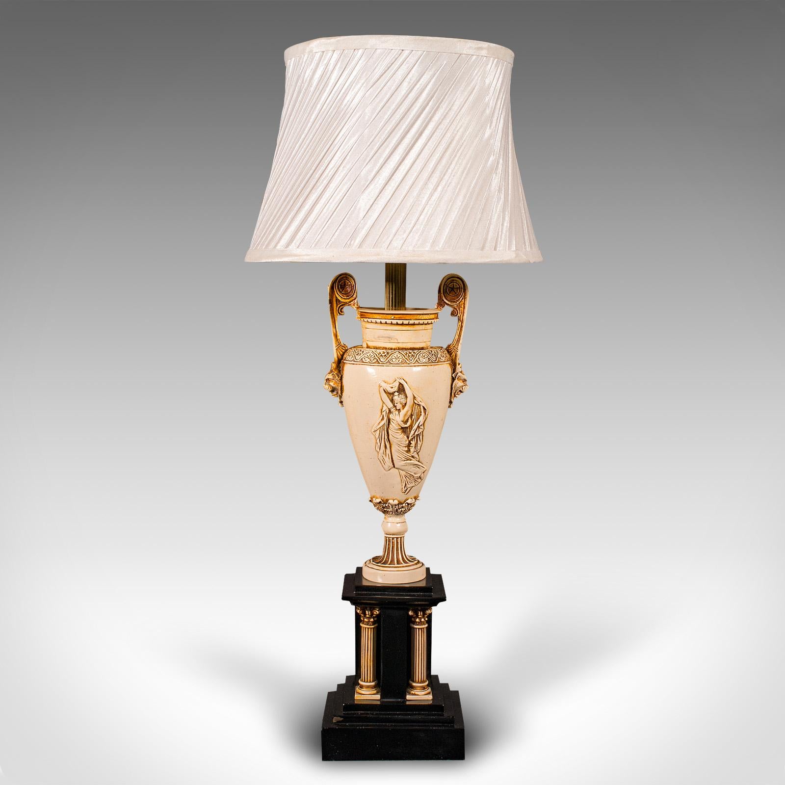 Romanische Vintage-Tischlampe, kontinental, Beistellleuchte, klassischer Stil, ca. 1970 (Moderne der Mitte des Jahrhunderts) im Angebot