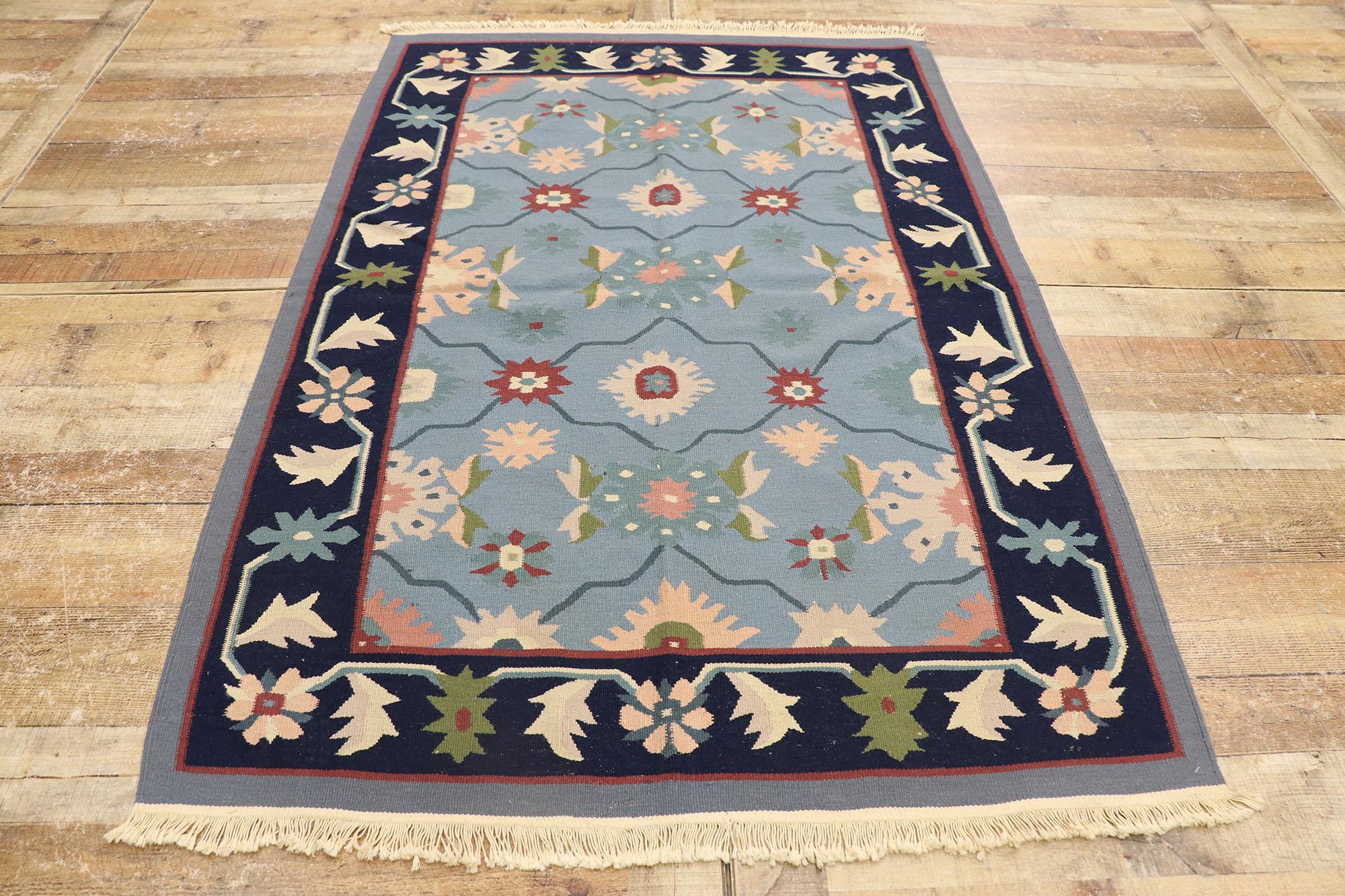 Vintage Romanian Floral Kilim Rug with Folk Art Cottage Style In Good Condition For Sale In Dallas, TX
