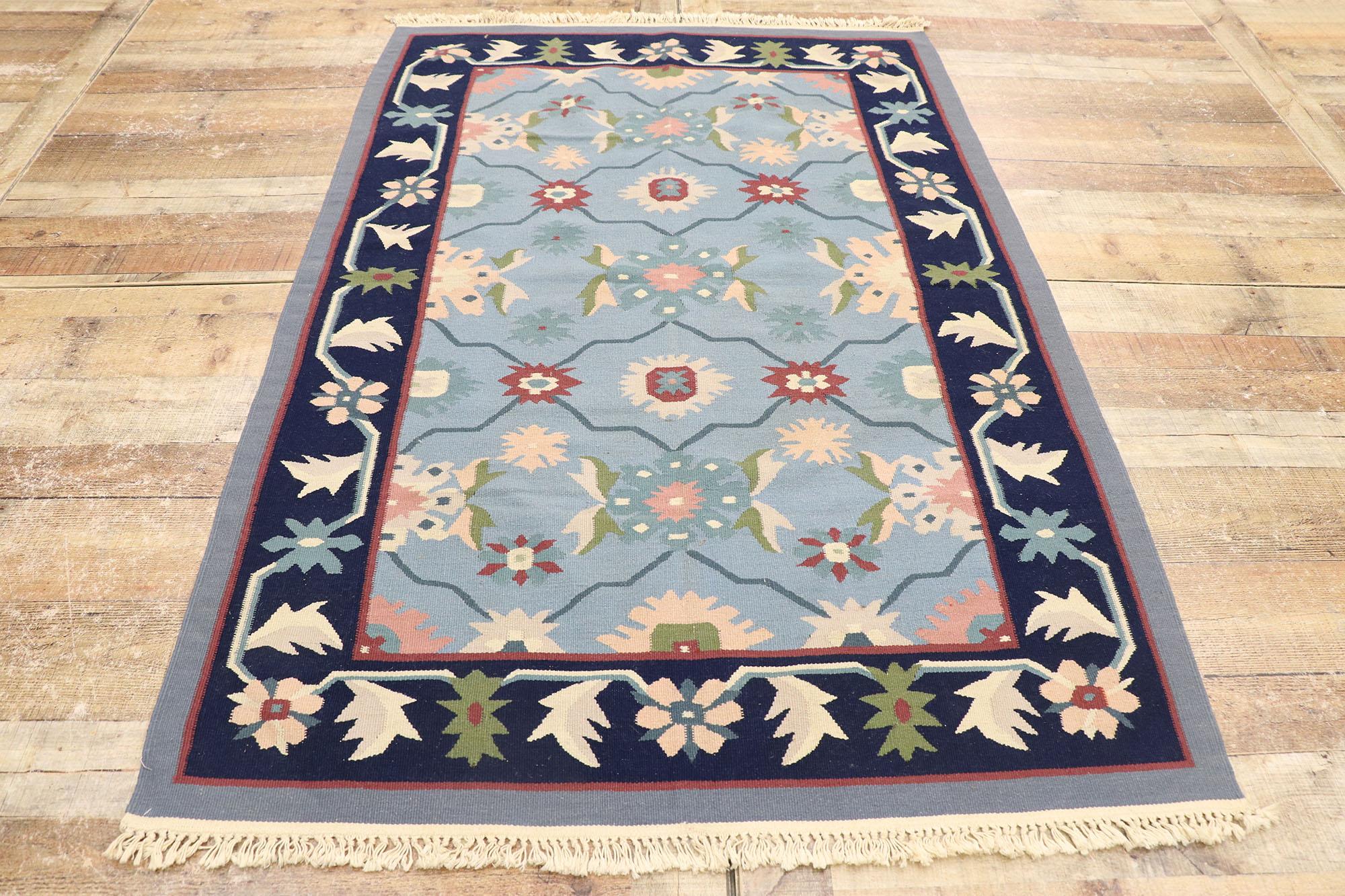 Vintage Rumnisch Floral Kilim Teppich mit Folk Art Landhausstil (Handgewebt) im Angebot