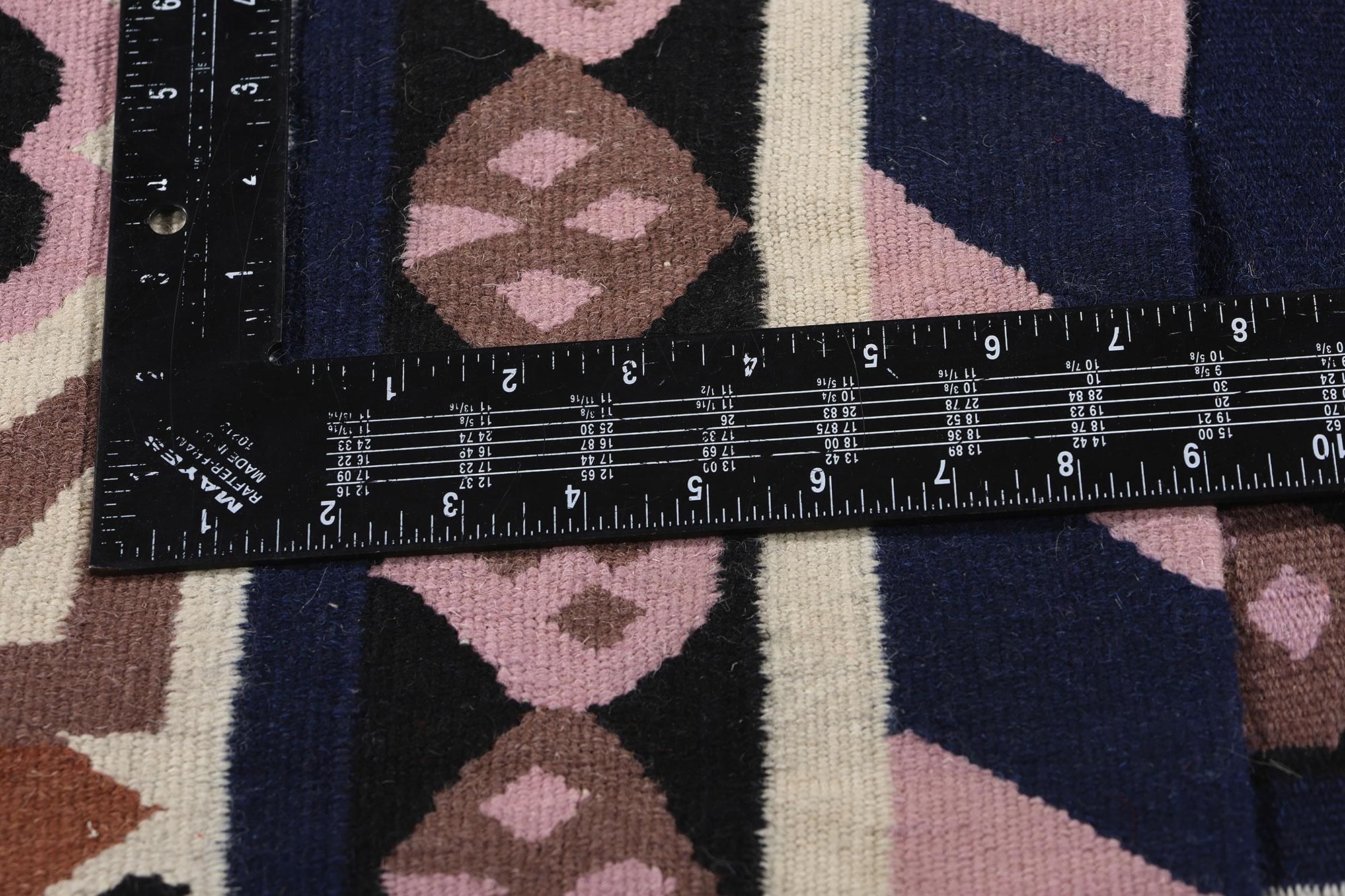 Rumänischer Kilim-Teppich aus Maramures von 1970 mit Modernität (20. Jahrhundert) im Angebot