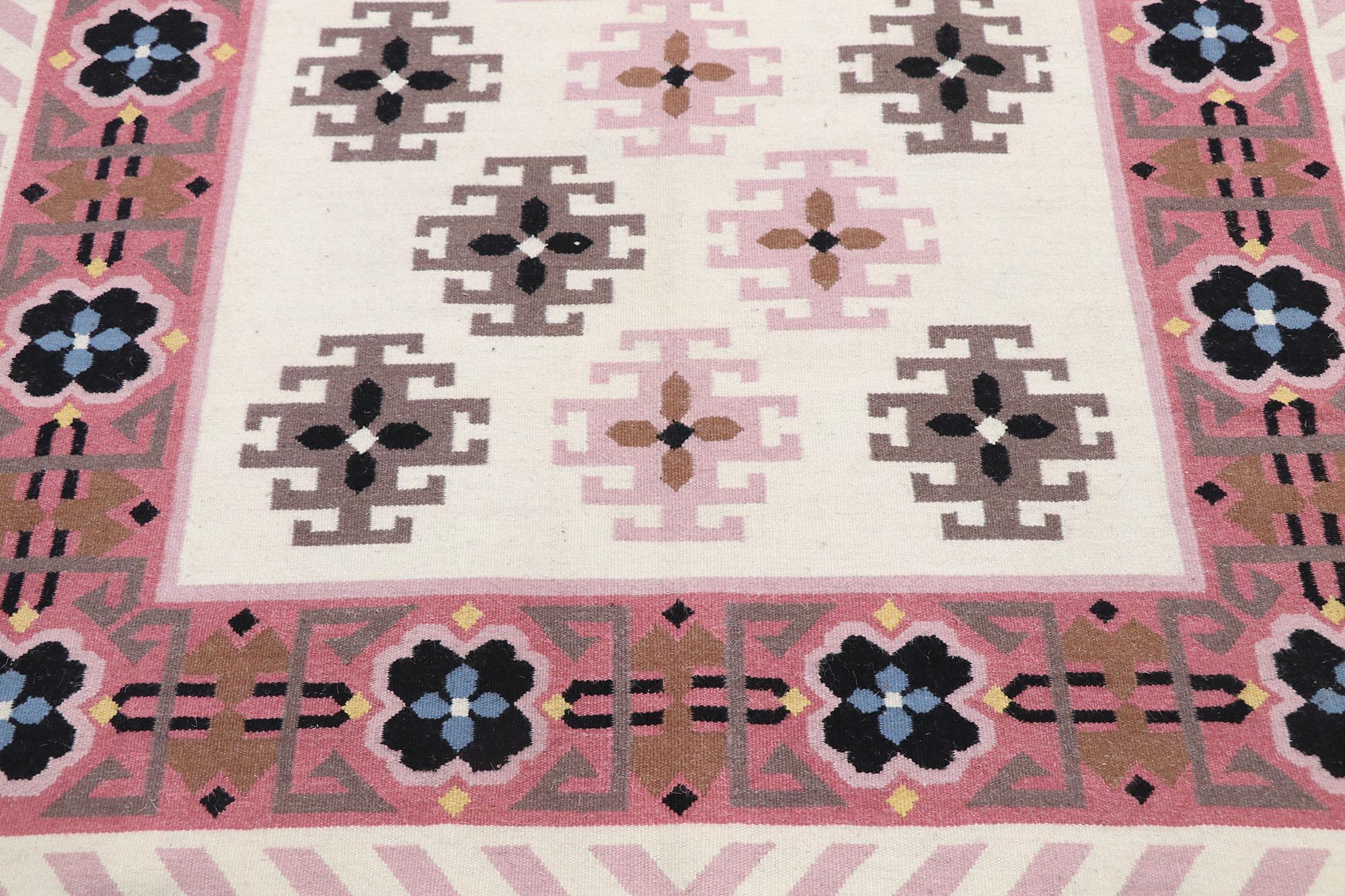 Vintage Romanian Geometric Kilim Rug with Modern Tribal Style In Good Condition For Sale In Dallas, TX