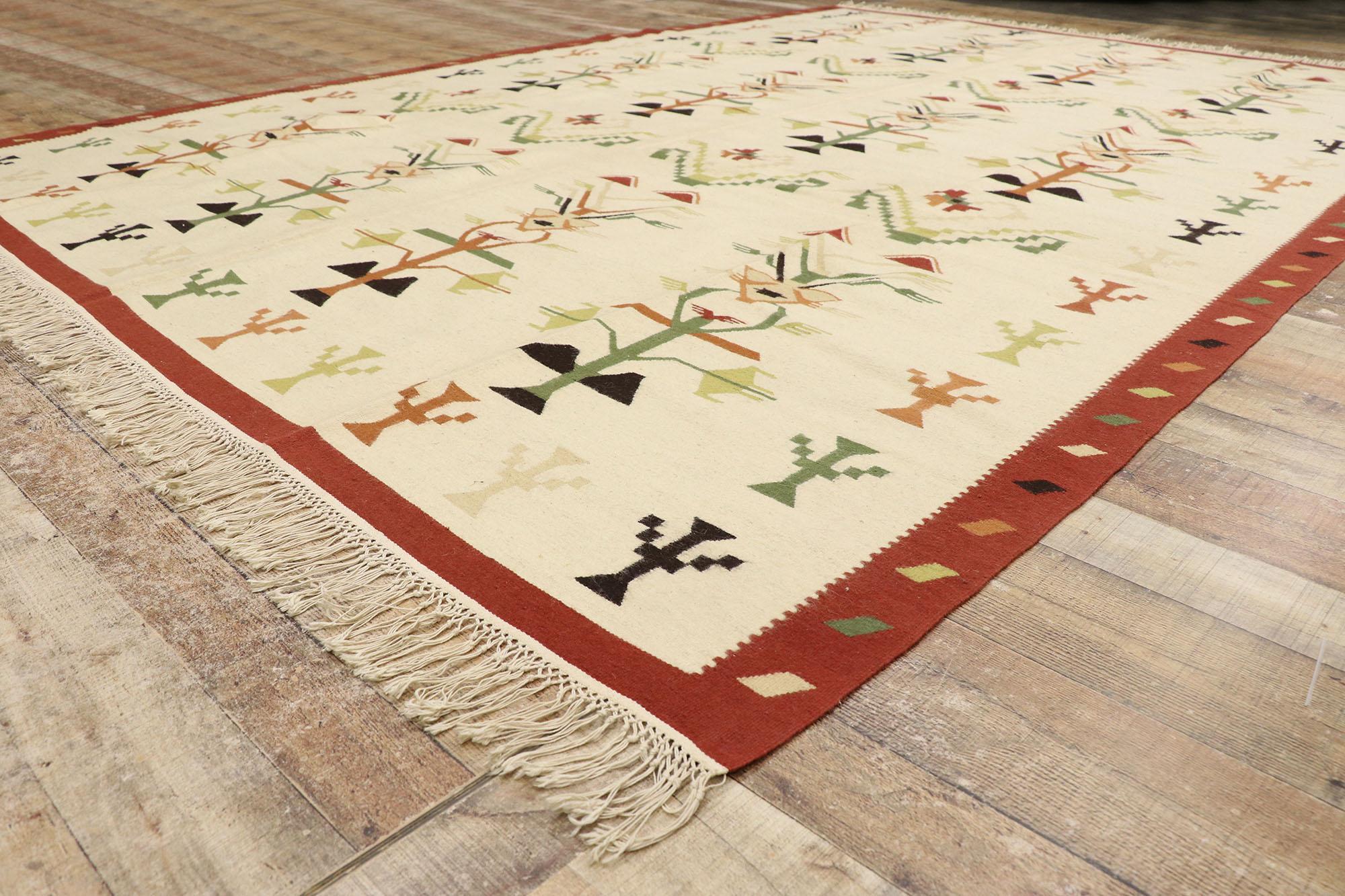 Vintage Romanian Kilim Rug with Folk Art Cottage Style In Good Condition For Sale In Dallas, TX