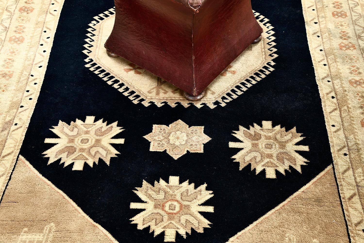 Rumänischer Medaillon-Teppich im Vintage-Design (Ägyptisch) im Angebot