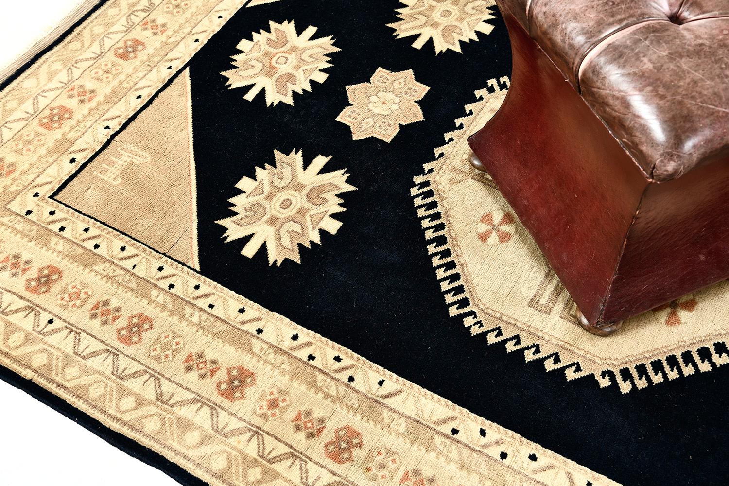 Rumänischer Medaillon-Teppich im Vintage-Design (Handgeknüpft) im Angebot