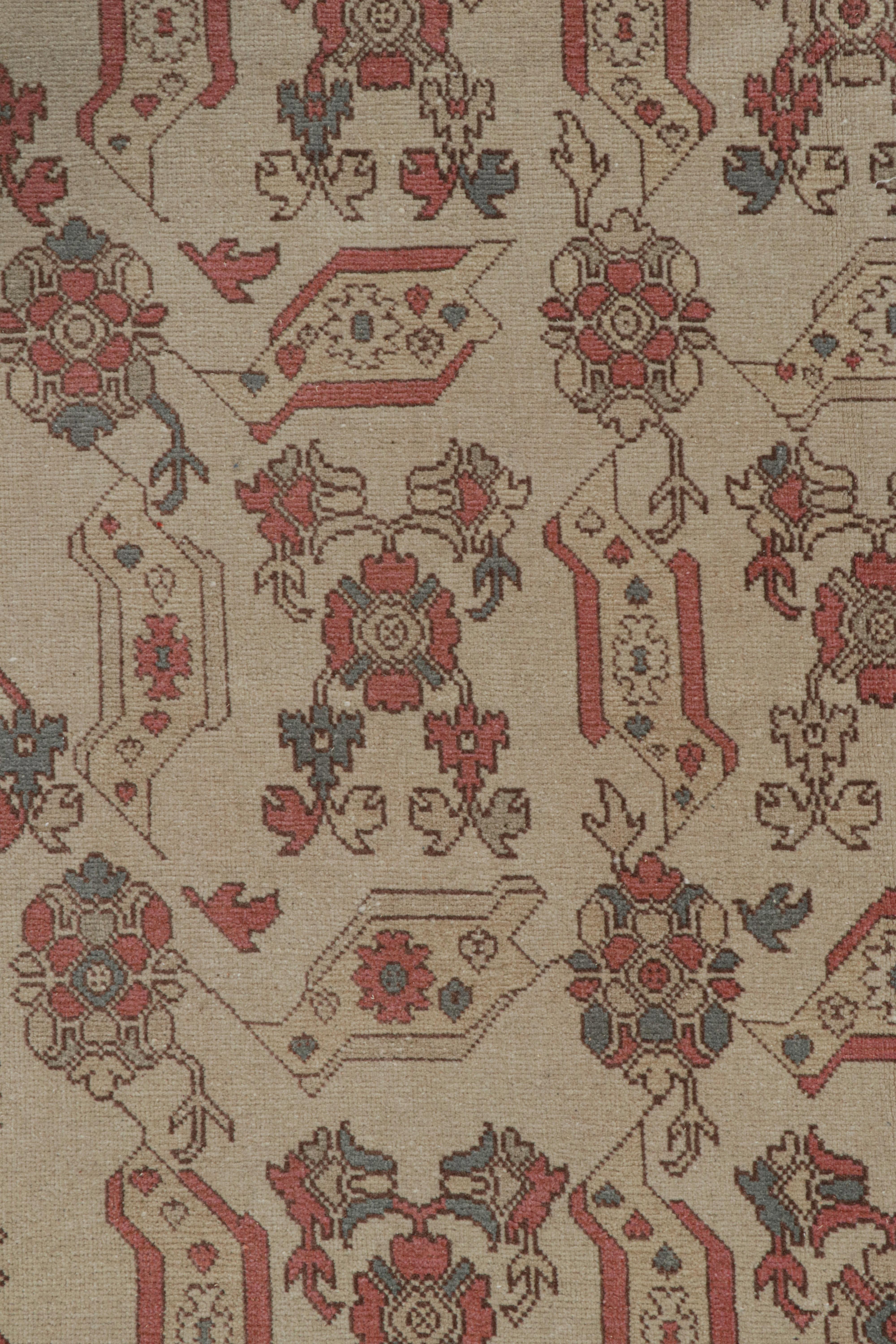 Rumänischer Vintage-Teppich in Beige mit geometrischen Blumenmustern, von Rug & Kilim (Mitte des 20. Jahrhunderts) im Angebot