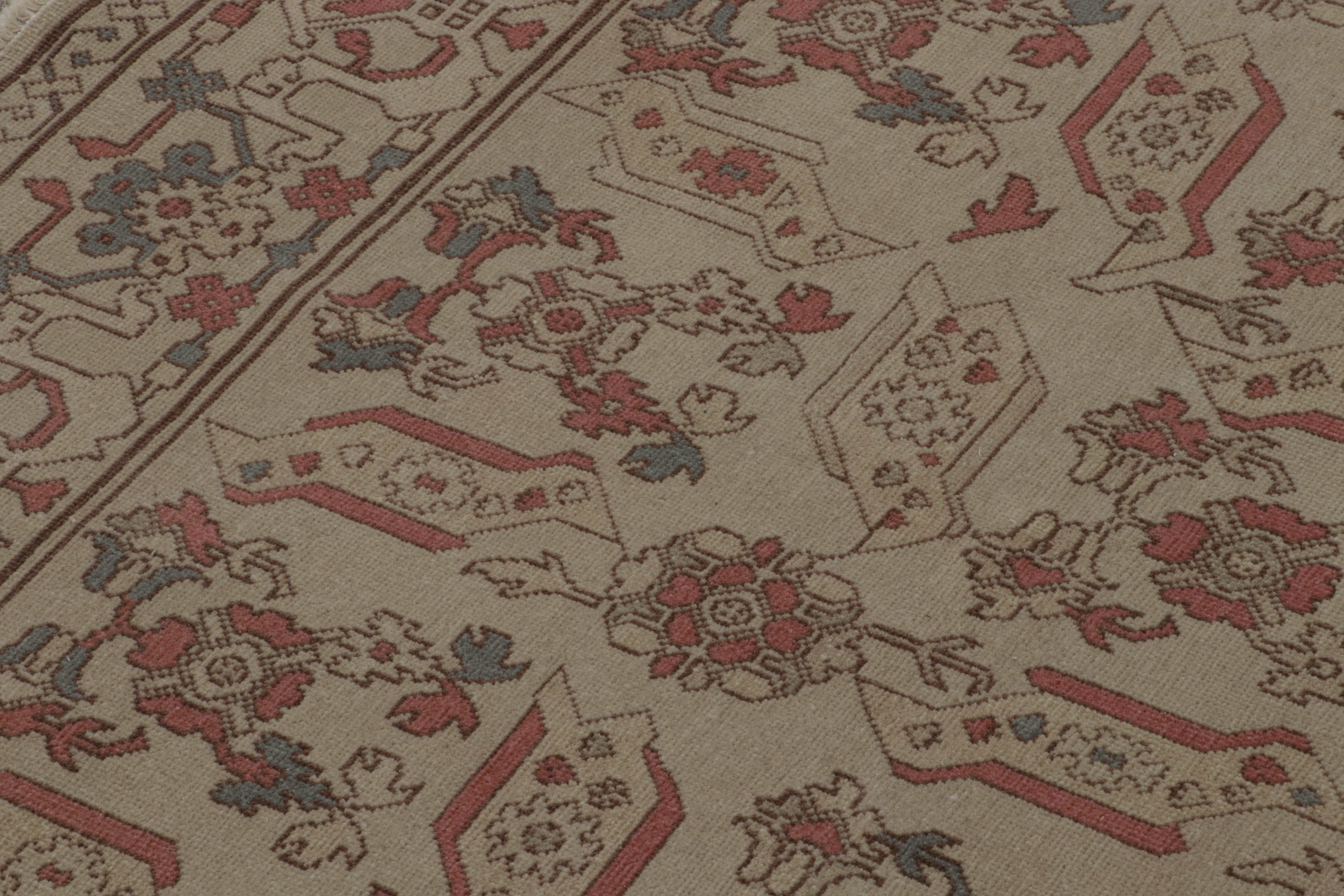 Rumänischer Vintage-Teppich in Beige mit geometrischen Blumenmustern, von Rug & Kilim (Wolle) im Angebot