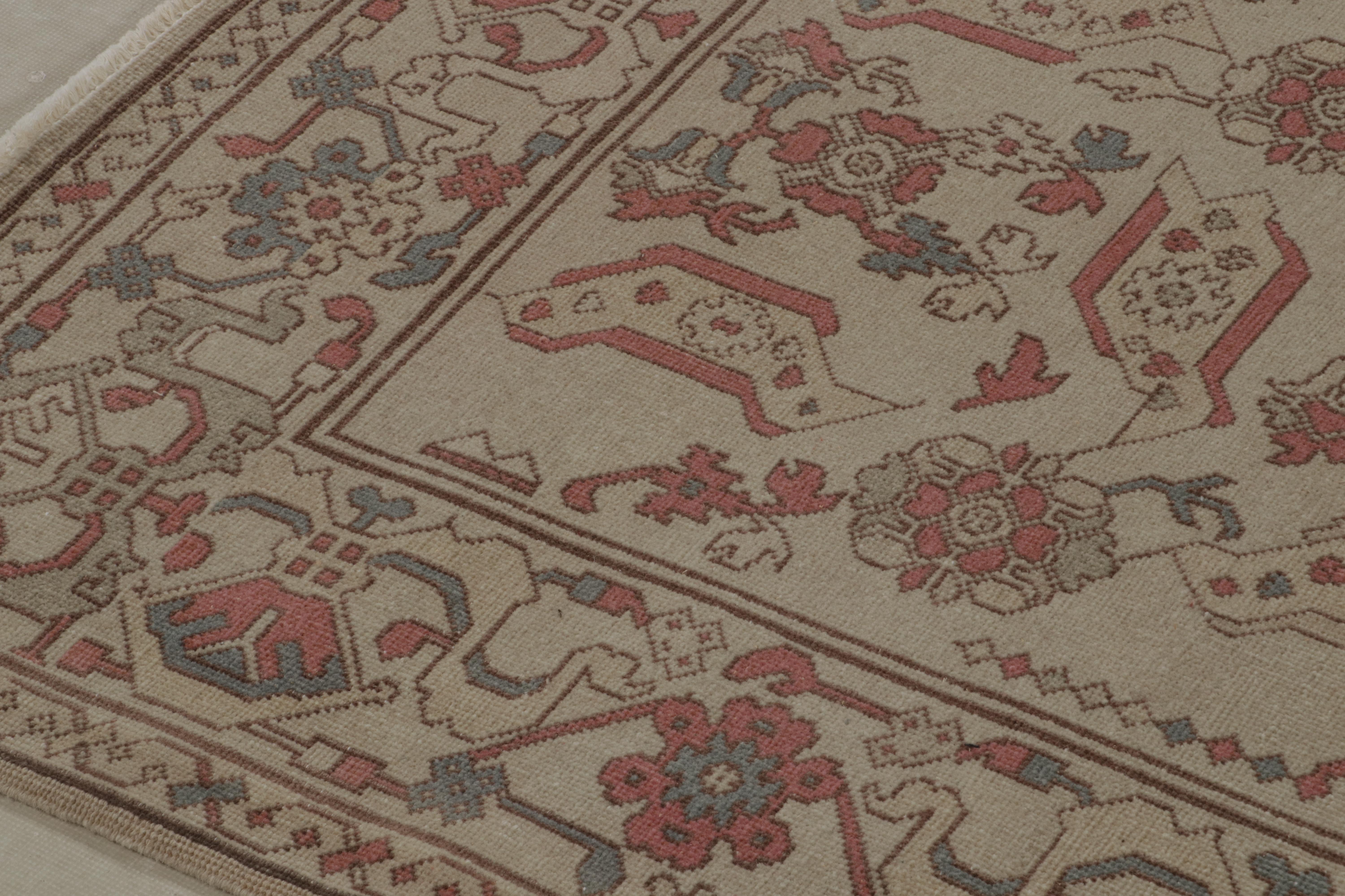 Rumänischer Vintage-Teppich in Beige mit geometrischen Blumenmustern, von Rug & Kilim im Angebot 1