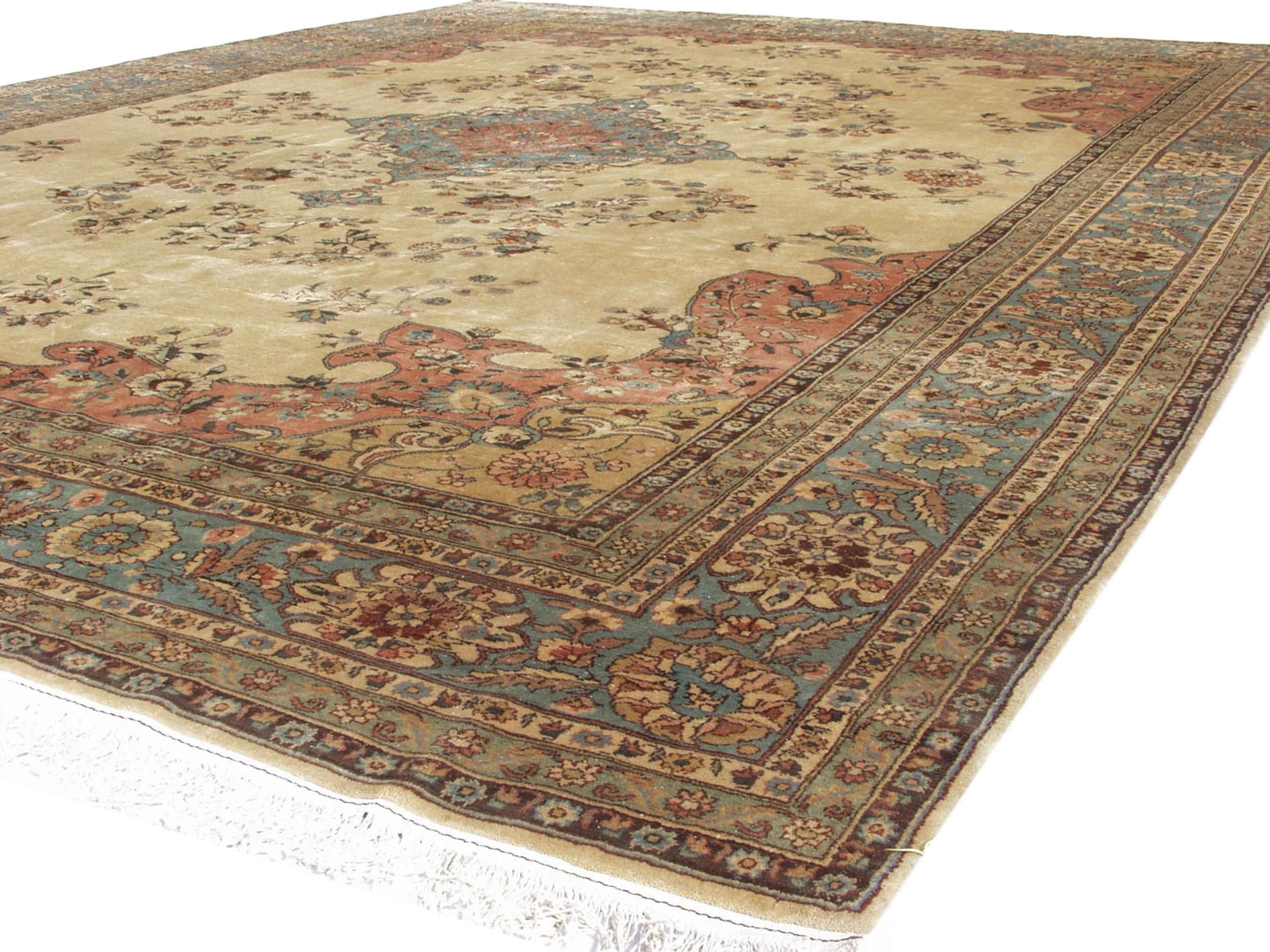 Rumänischer Vintage-Teppich im Täbris-Design  im Angebot 1