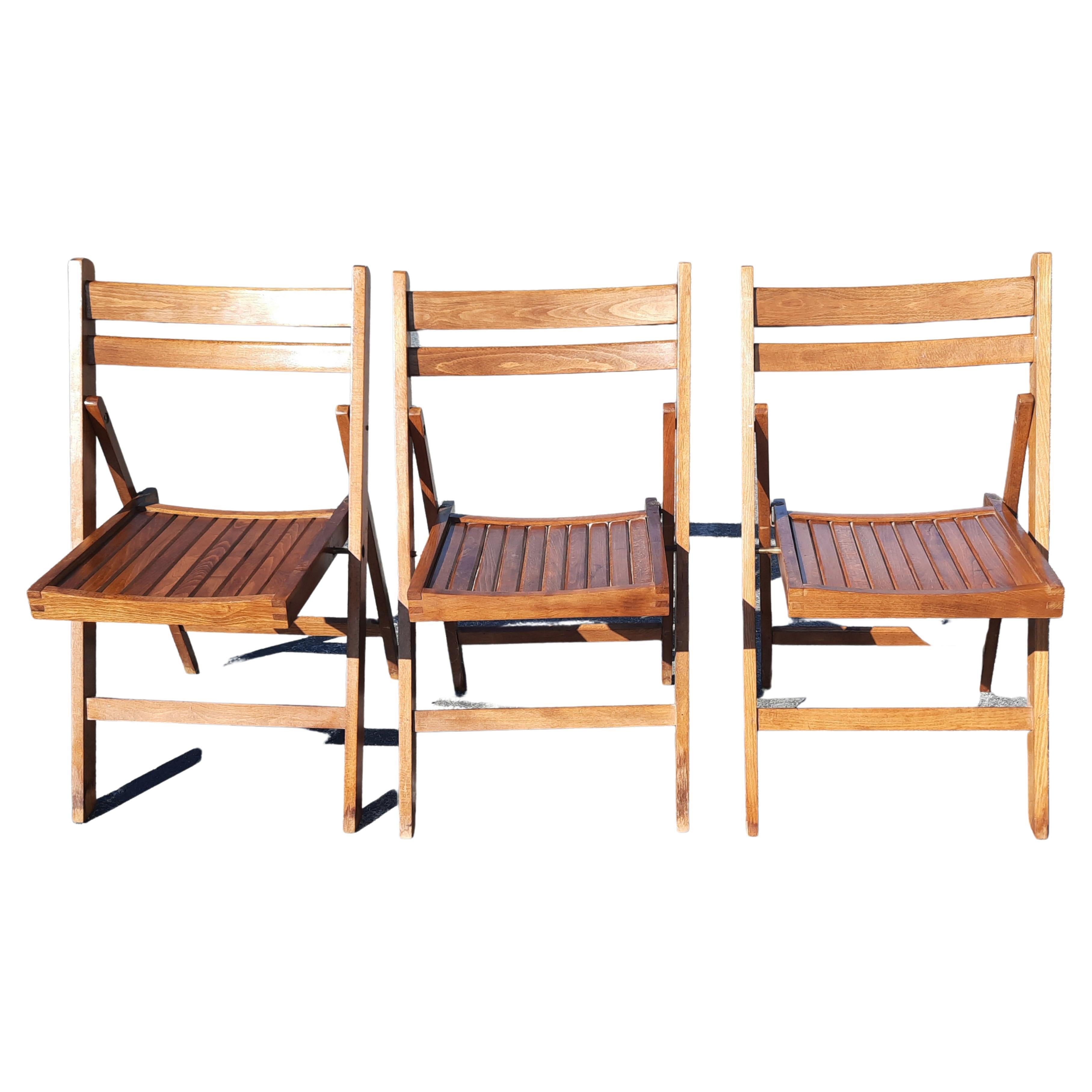 Mid-Century Modern Vintage Romanian Wood Slats Ladder Back Folding Chairs For Sale