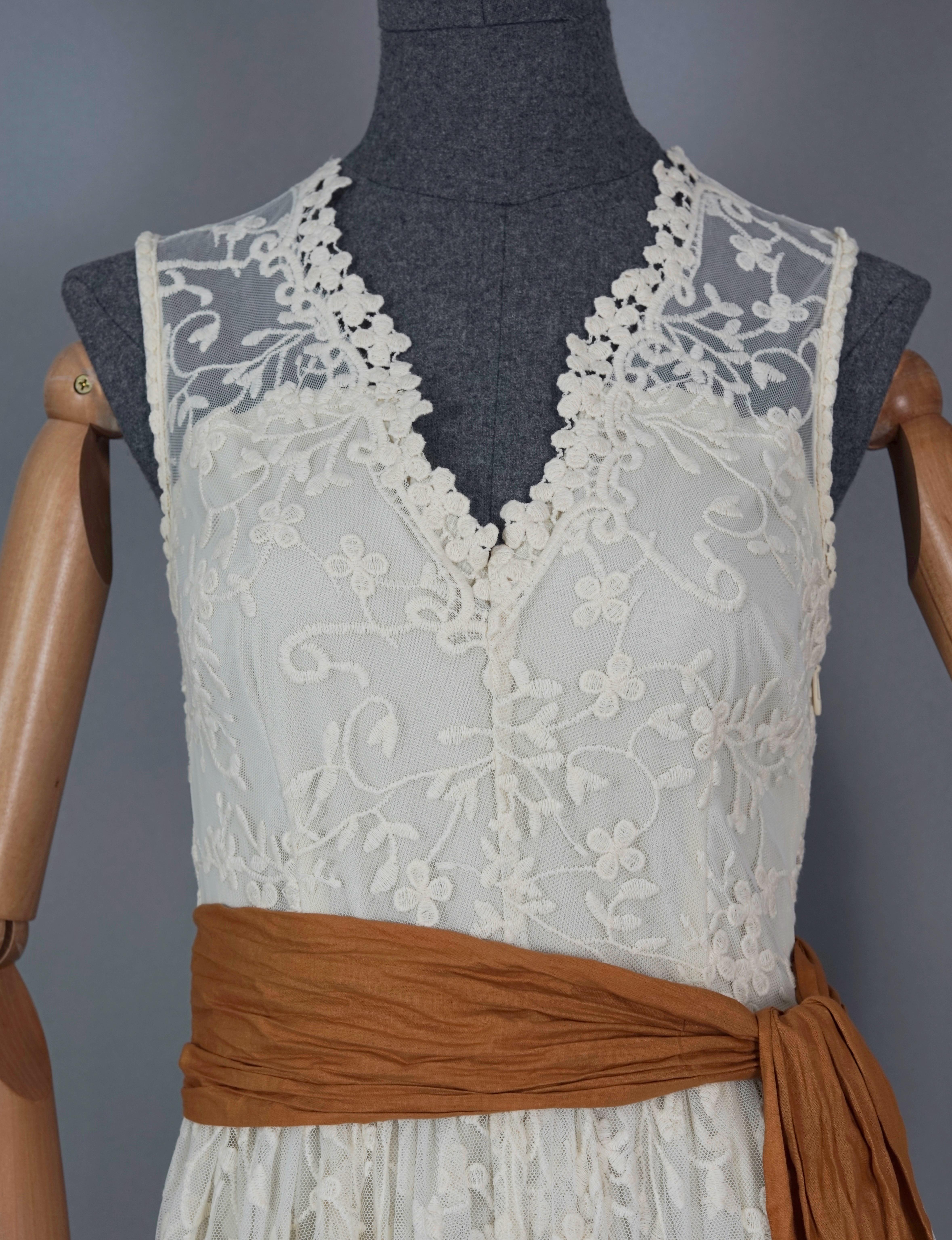 Women's Vintage ROMEO GIGLI Ecru Lace with Wide Belt Long Formal Dress For Sale