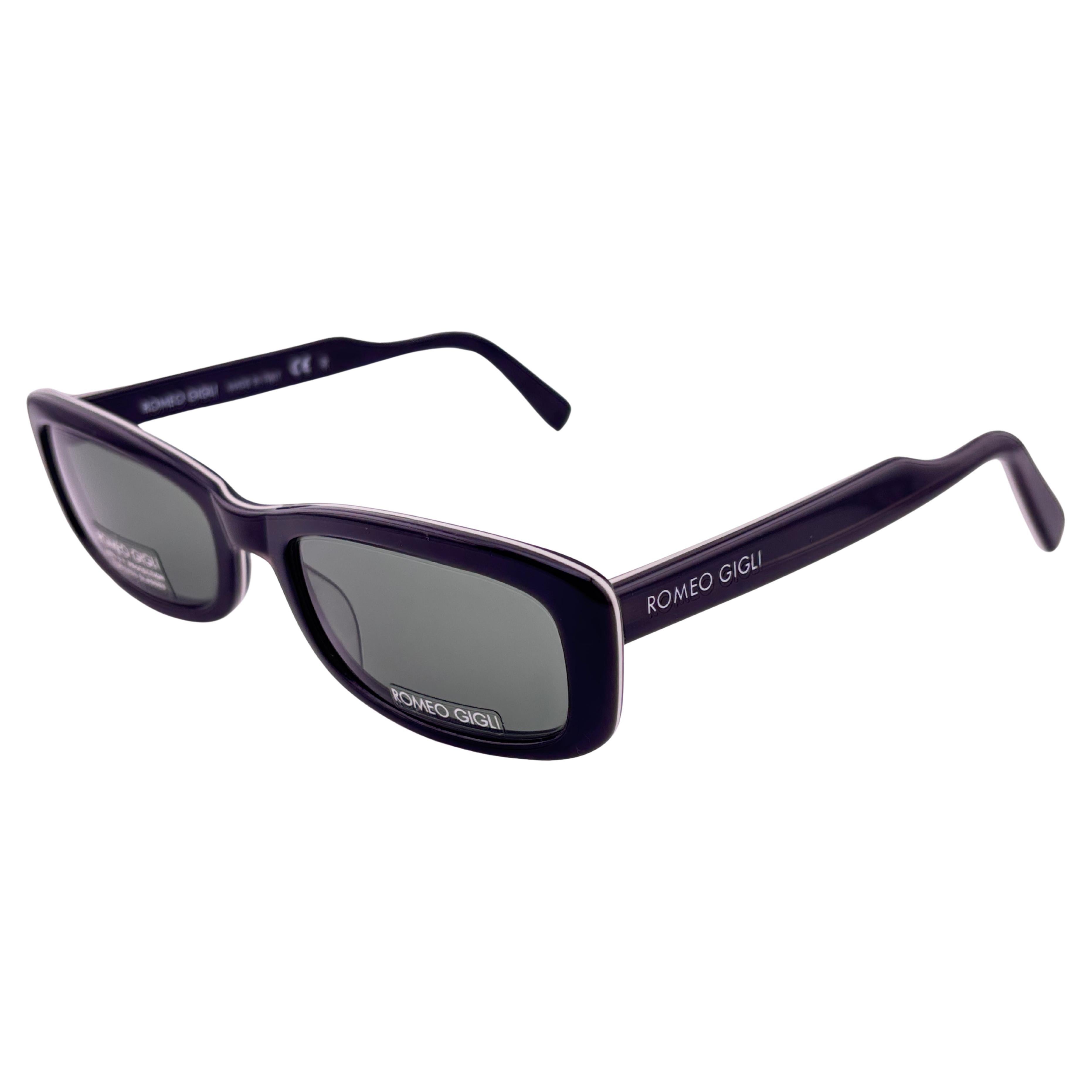 Vintage Romeo Gigli Sleek Black
White RG 172/S 1990
s Y2K Sonnenbrille