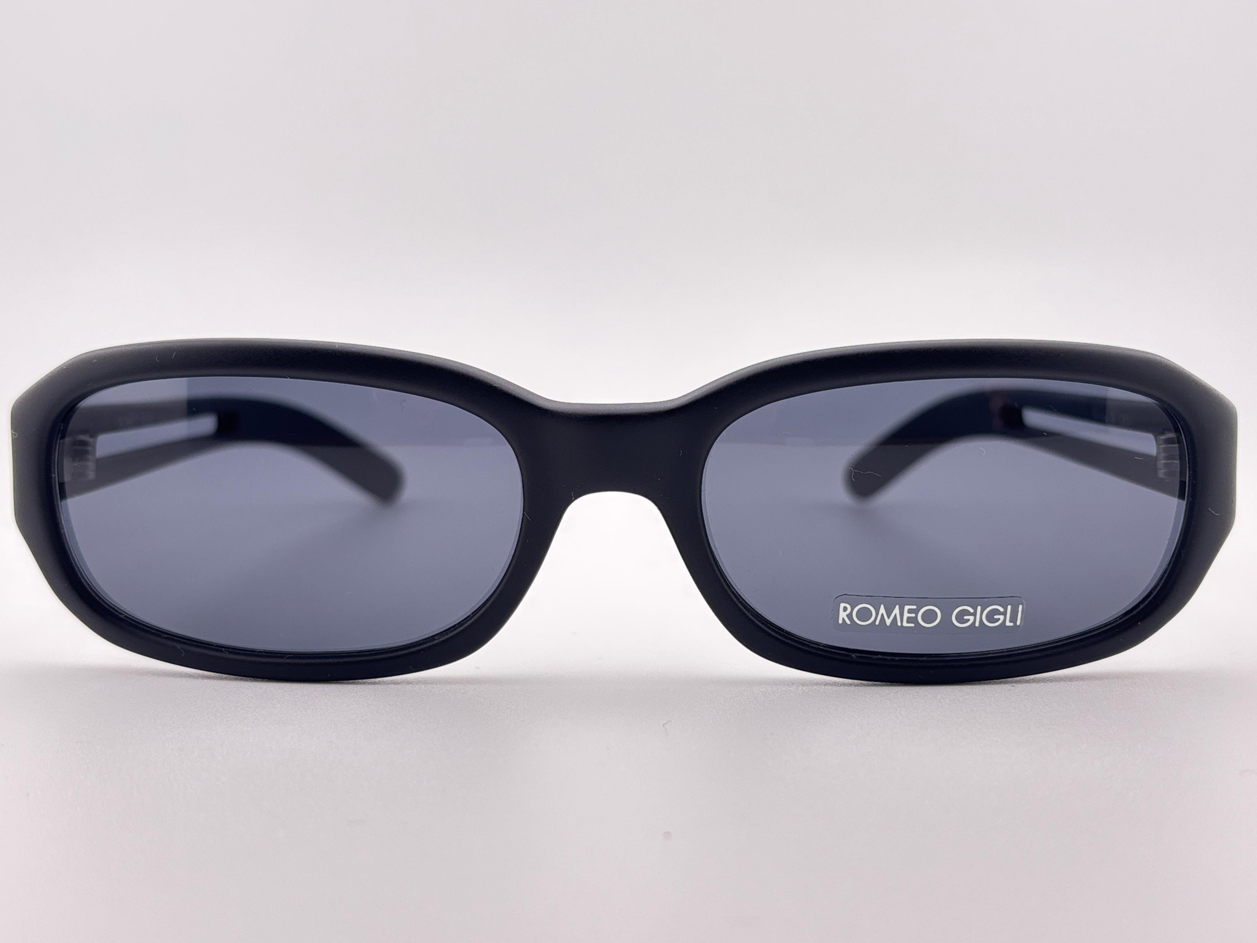 Lunettes de soleil vintage Romeo Gigli Sleek noir mat RG 162/S 1990's Y2K en vente 4