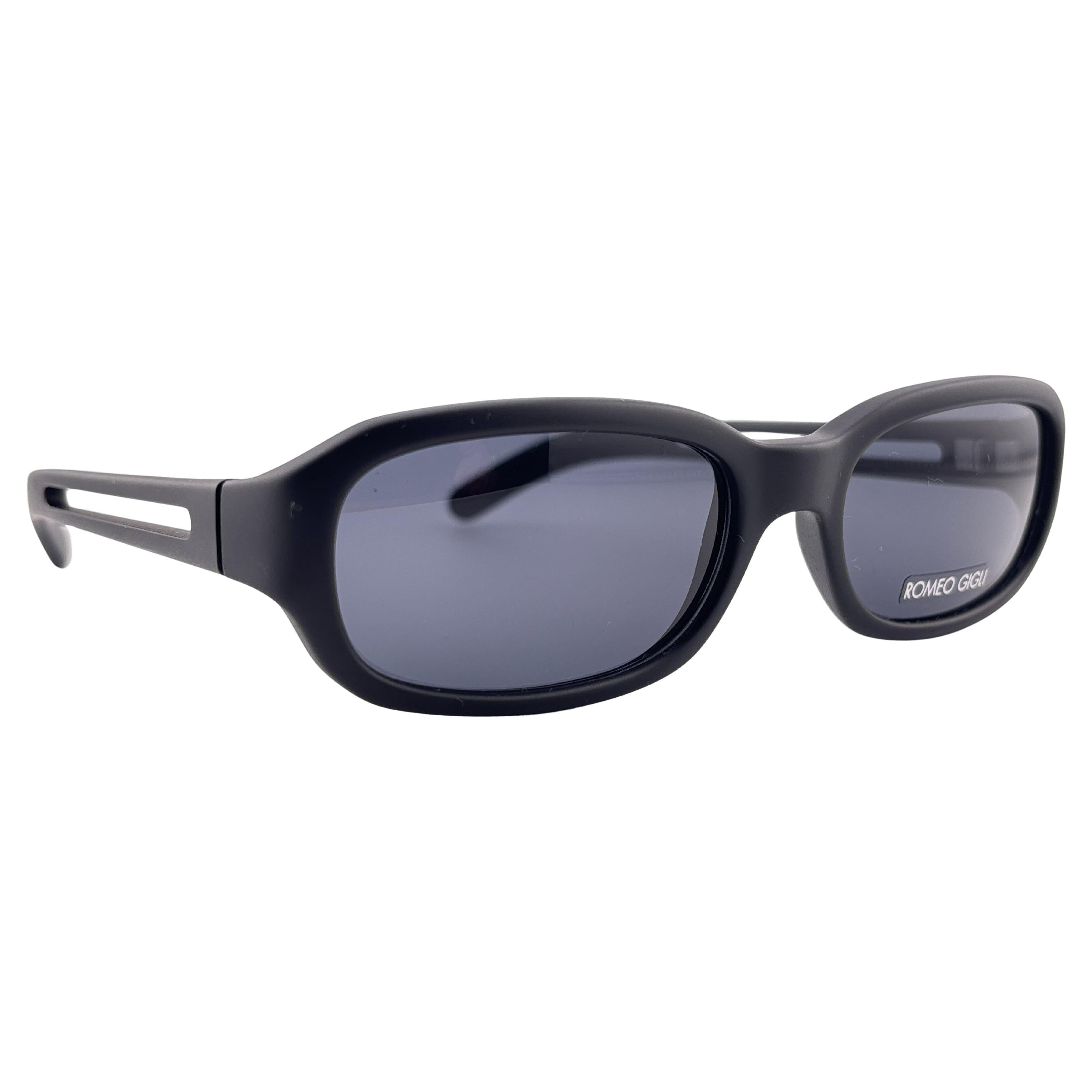 Vintage Romeo Gigli Sleek Matte Black RG 162/S 1990
s Y2K Sonnenbrille