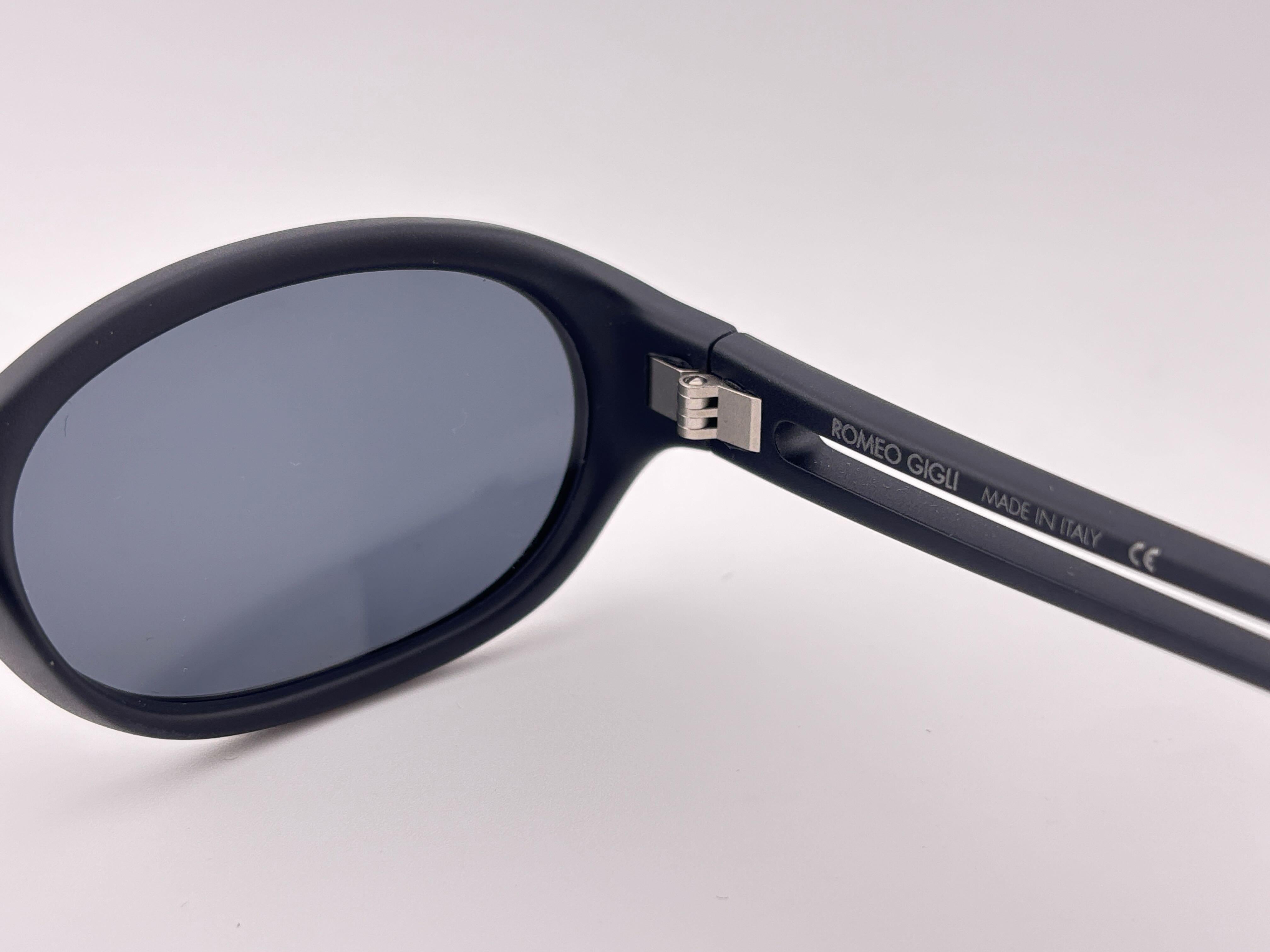 Vintage Romeo Gigli Glatte Matte Schwarz RG 163/S 1990's Y2K Sonnenbrille im Angebot 2