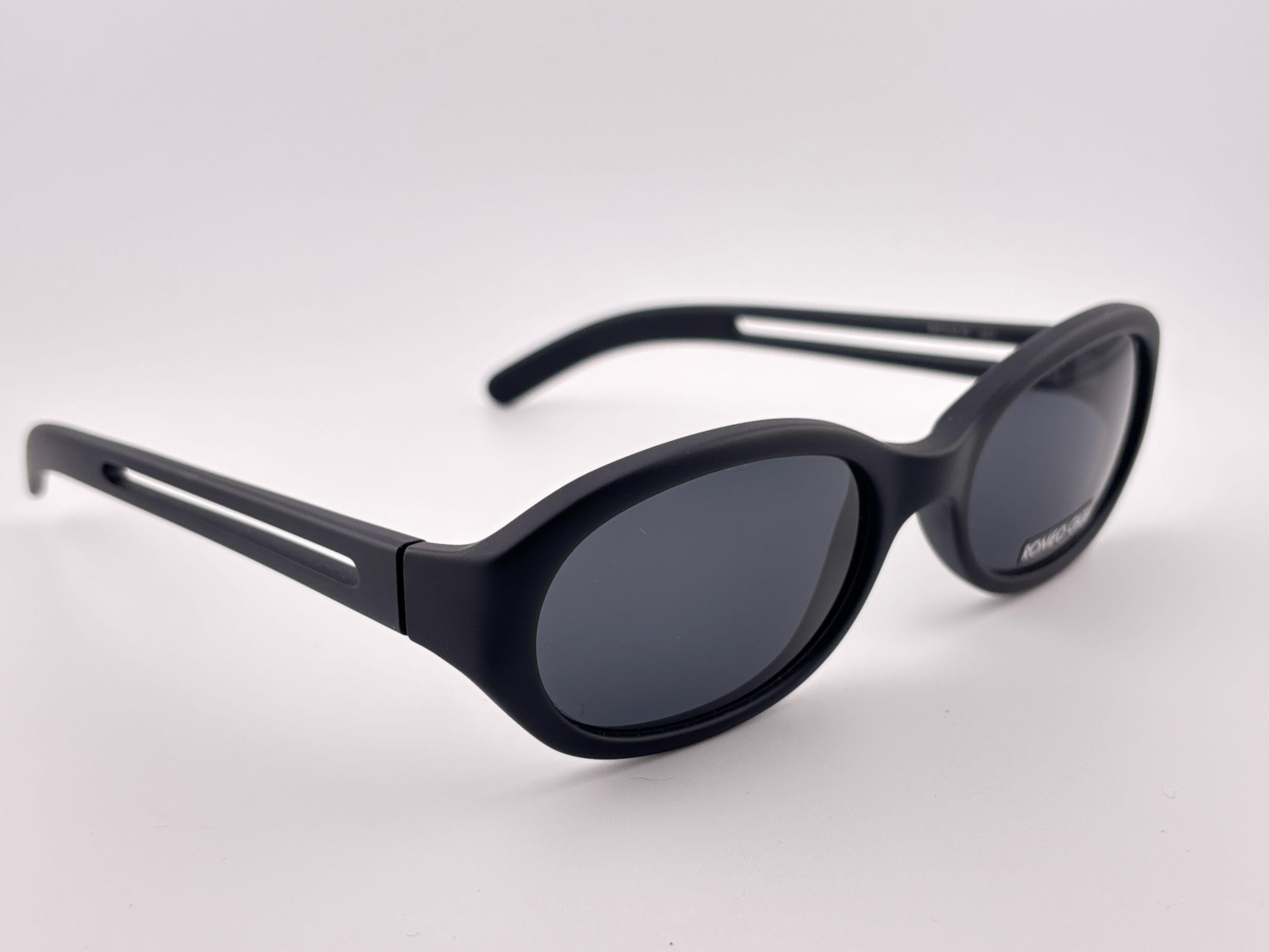 Vintage Romeo Gigli Glatte Matte Schwarz RG 163/S 1990's Y2K Sonnenbrille im Angebot 4