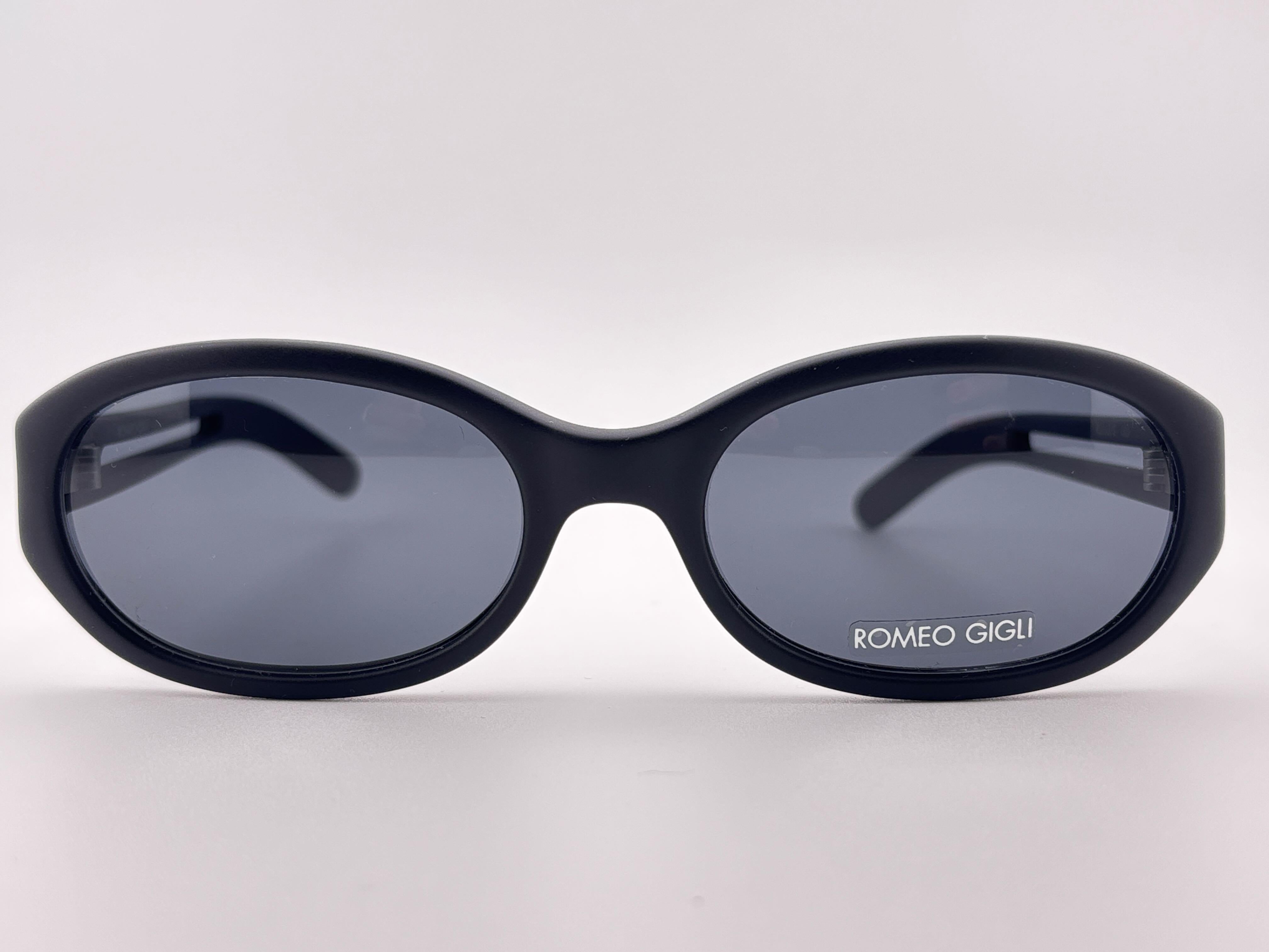 Vintage Romeo Gigli Glatte Matte Schwarz RG 163/S 1990's Y2K Sonnenbrille im Angebot 5