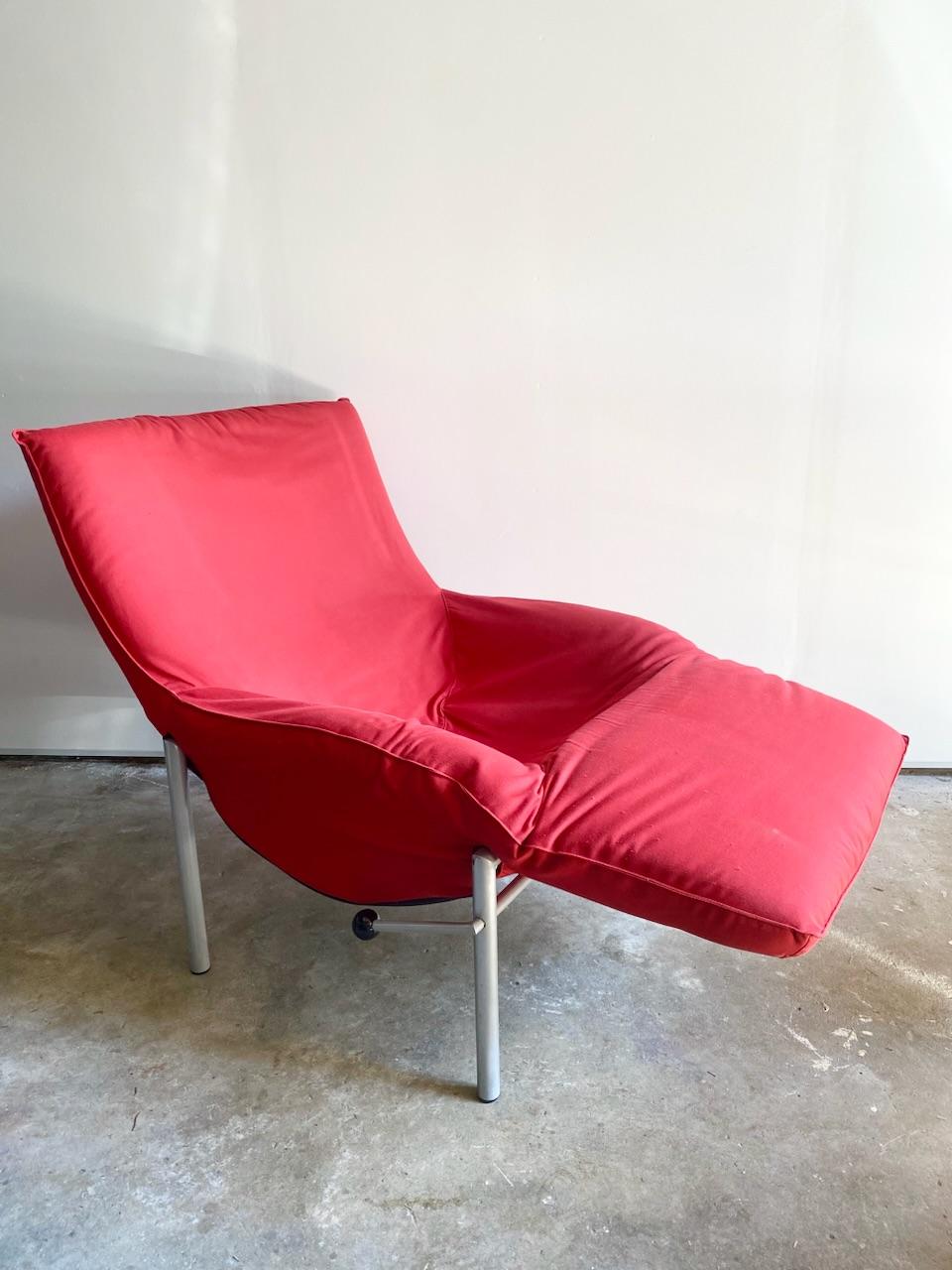 An excellent example of this iconic Tord Bjorklund chair, maybe taking its cues from vintage moveable Cassina pieces. The condition is very good, the structure and mechanism are in perfect working order, tilt mechanism is smooth and easy. Minor