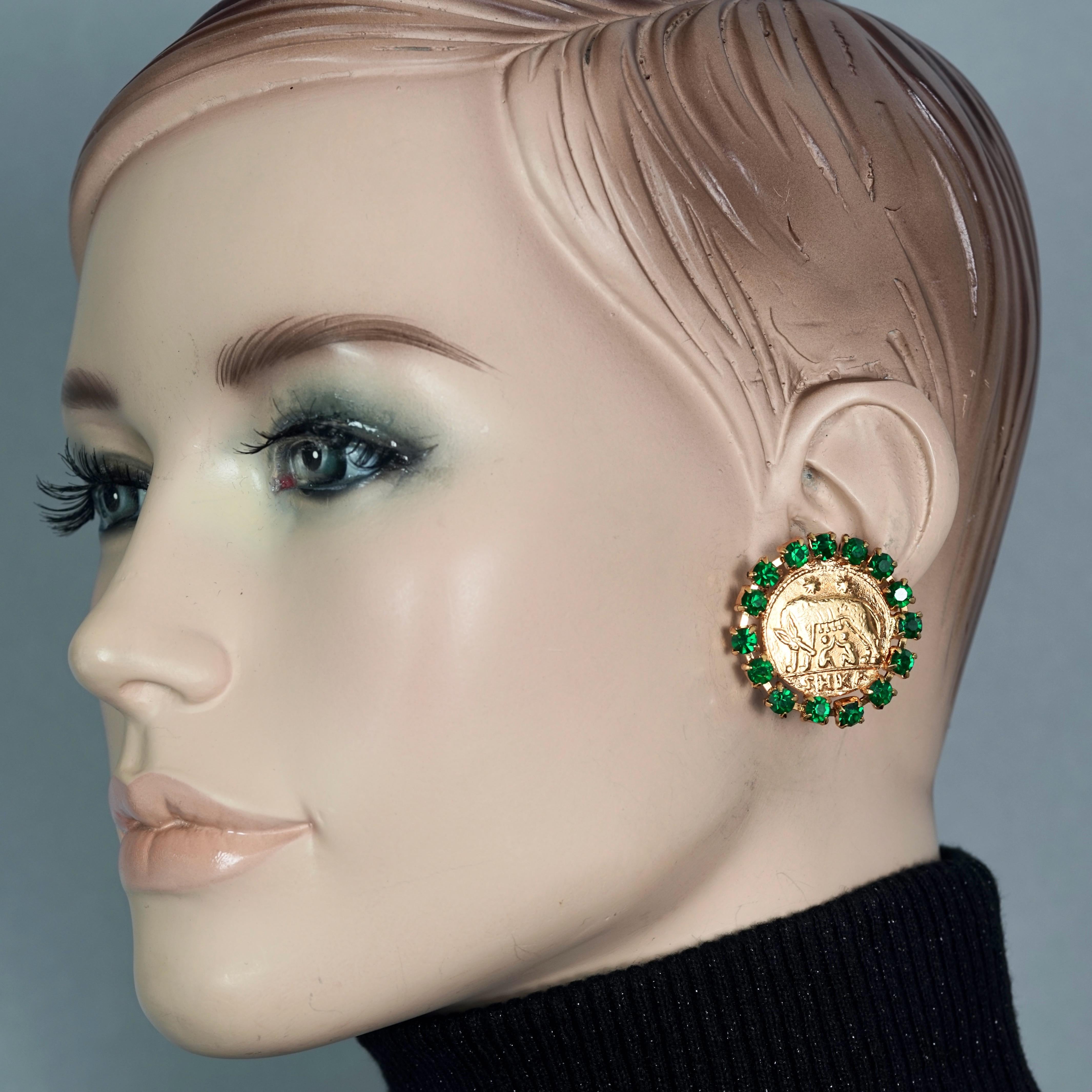 Vintage ROMULUS and REMUS Green Rhinestone Roman Coin Disc Earrings

Measurements:
Height: 1.34 inches (3.4 cm)
Width: 1.34 inches (3.4 cm)
Weight per Earring: 9 grams

Features:
- Roman Mythology disc earrings depicting ROMULUS and REMUS.
-