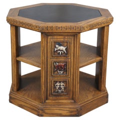 Table d'appoint vintage en Oak Oak sculpté Zodiac Octagonale avec plateau en cuir