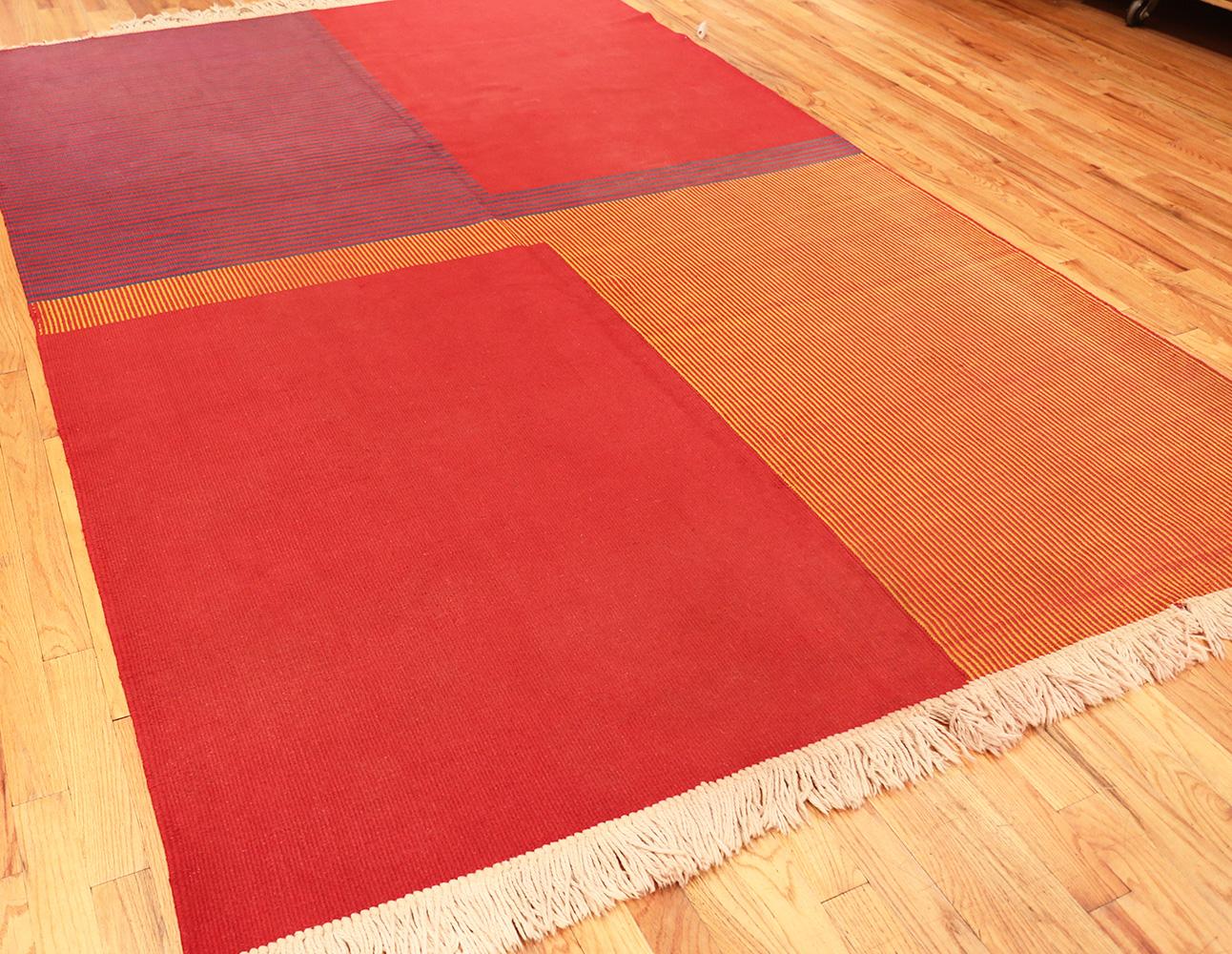 A beautifully designed room size vintage flat-woven French Art Deco rug, country of origin rug type: Vintage French rugs, date circa mid-20th century. Size: 8 ft x 11 ft 4 in (2.44 m x 3.45 m)

This colorful French flat woven rug is an essential mid