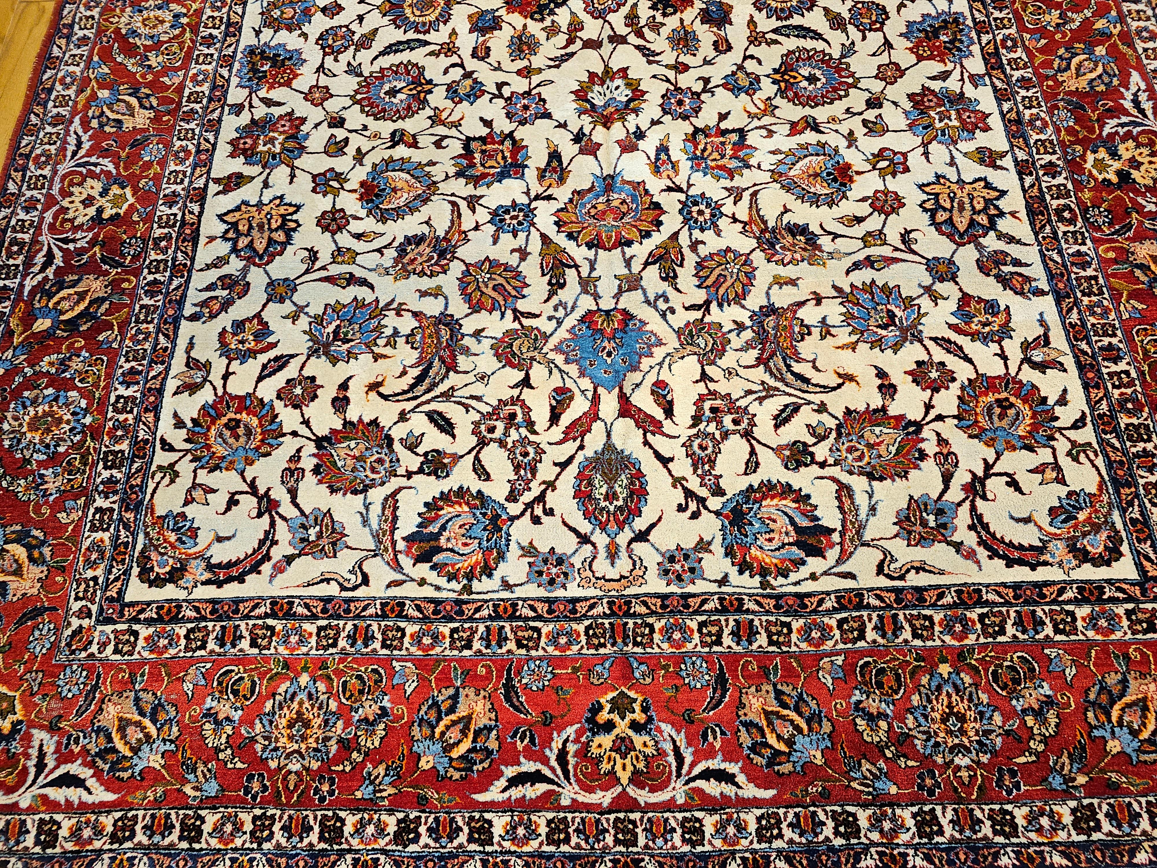 Persischer Isfahan in Allover-Blumenmuster in Elfenbein, Rot, Blau im Angebot 1
