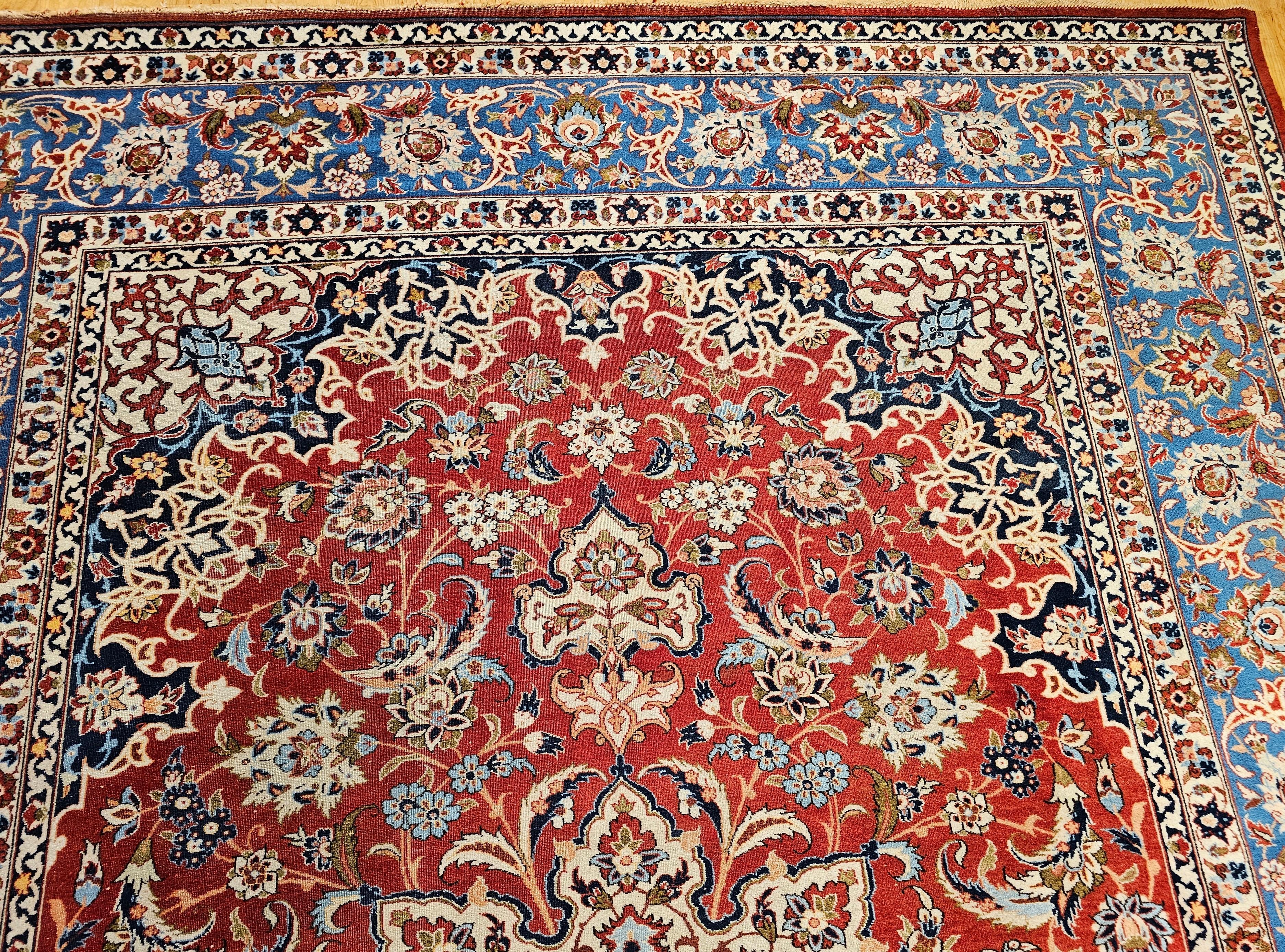 Persischer Isfahan-Teppich in Zimmergröße mit Blumenmuster in Zimmergröße (20. Jahrhundert) im Angebot