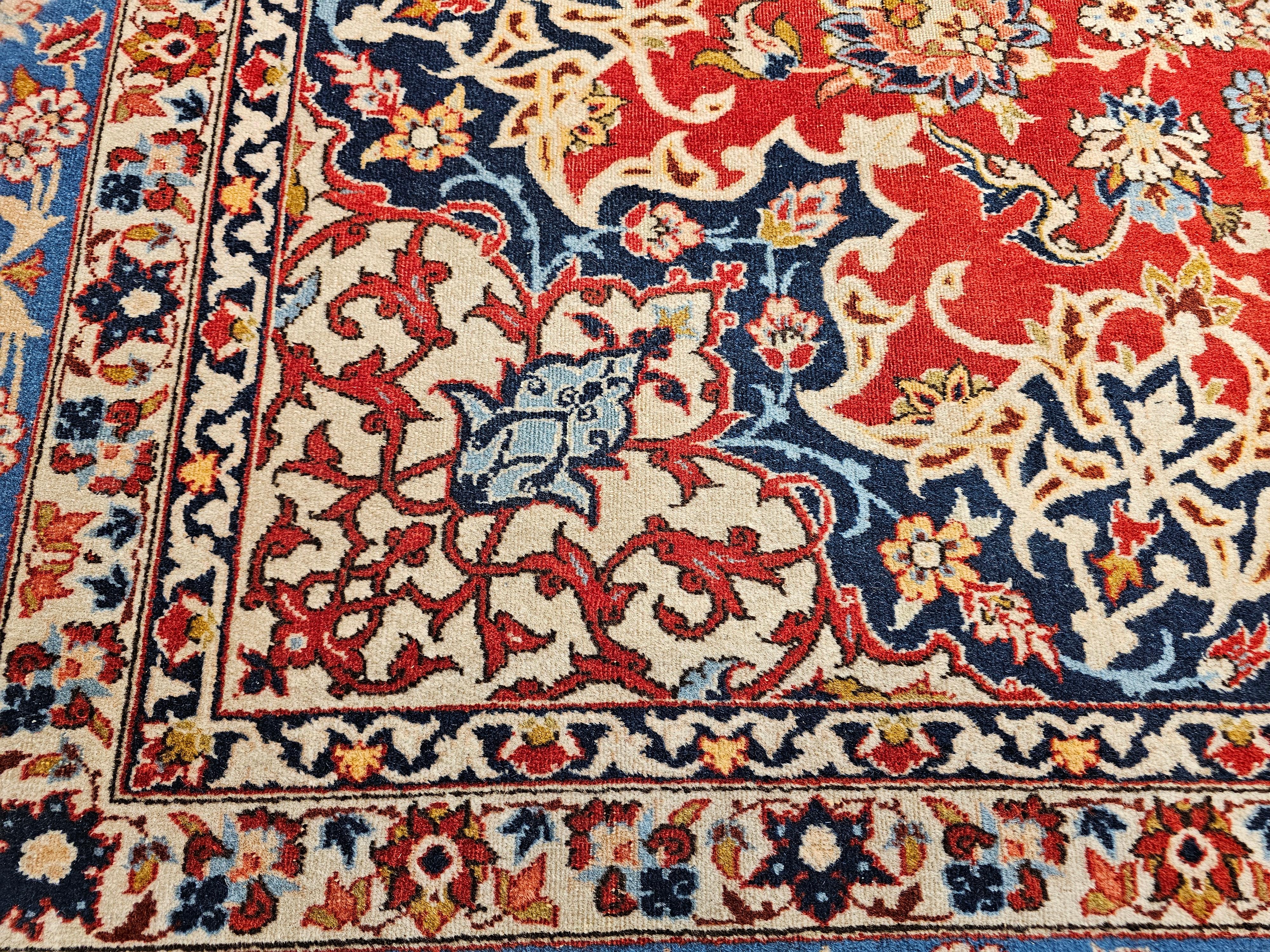 Persischer Isfahan-Teppich in Zimmergröße mit Blumenmuster in Zimmergröße im Angebot 1