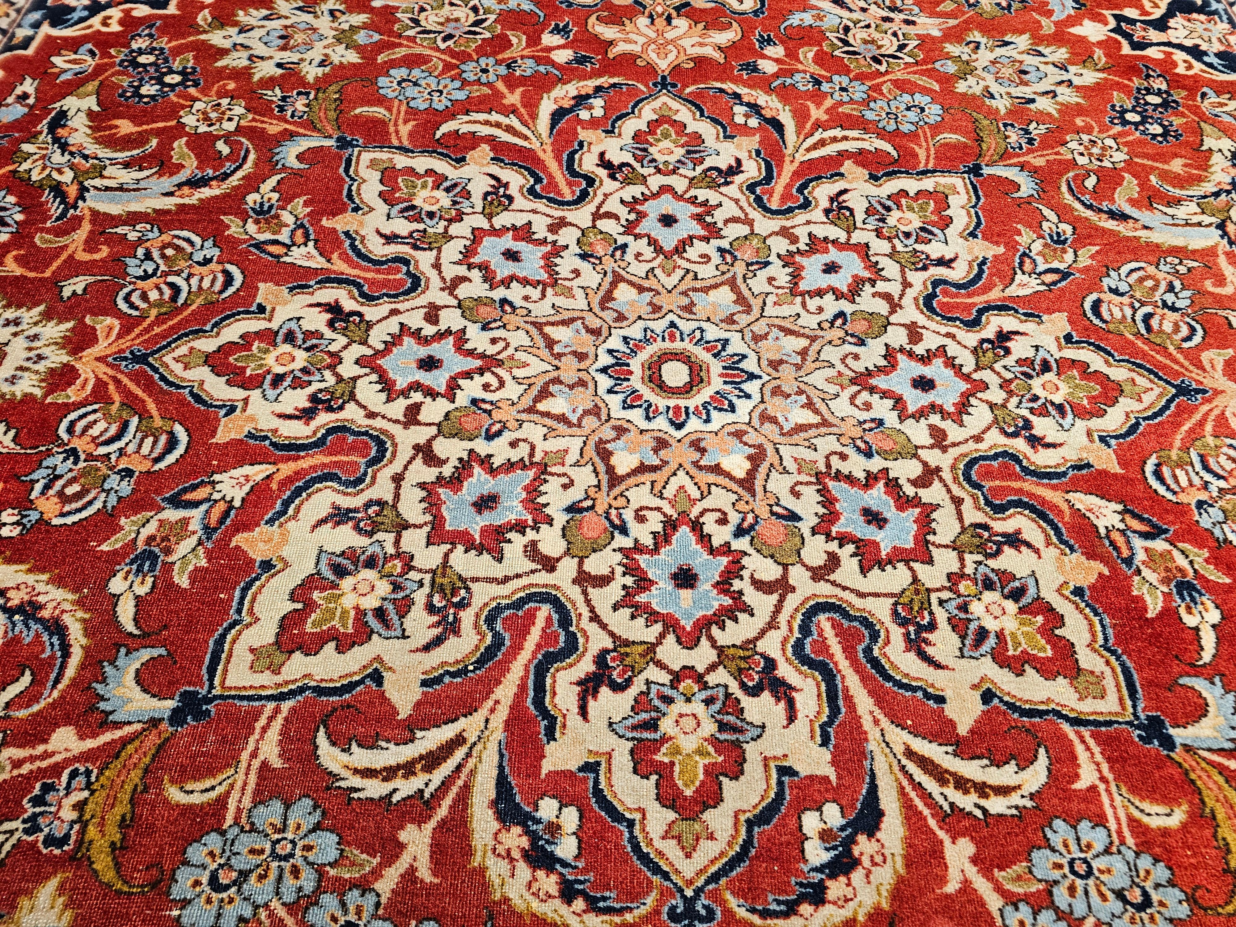 Persischer Isfahan-Teppich in Zimmergröße mit Blumenmuster in Zimmergröße im Angebot 3