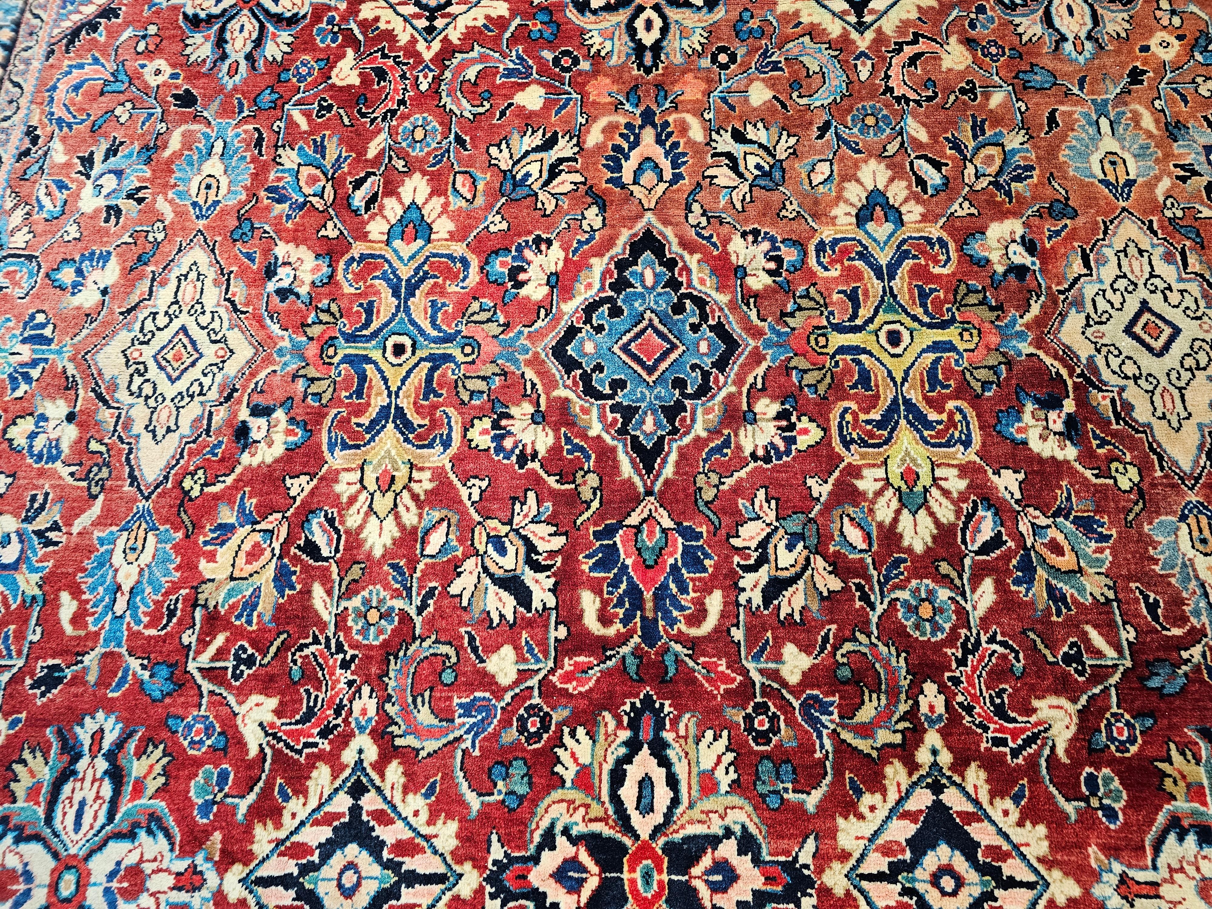 Habitación Vintage Mahal Persa Sultanabad con Diseño Floral Allover en Rojo, Azul Marino siglo XX en venta