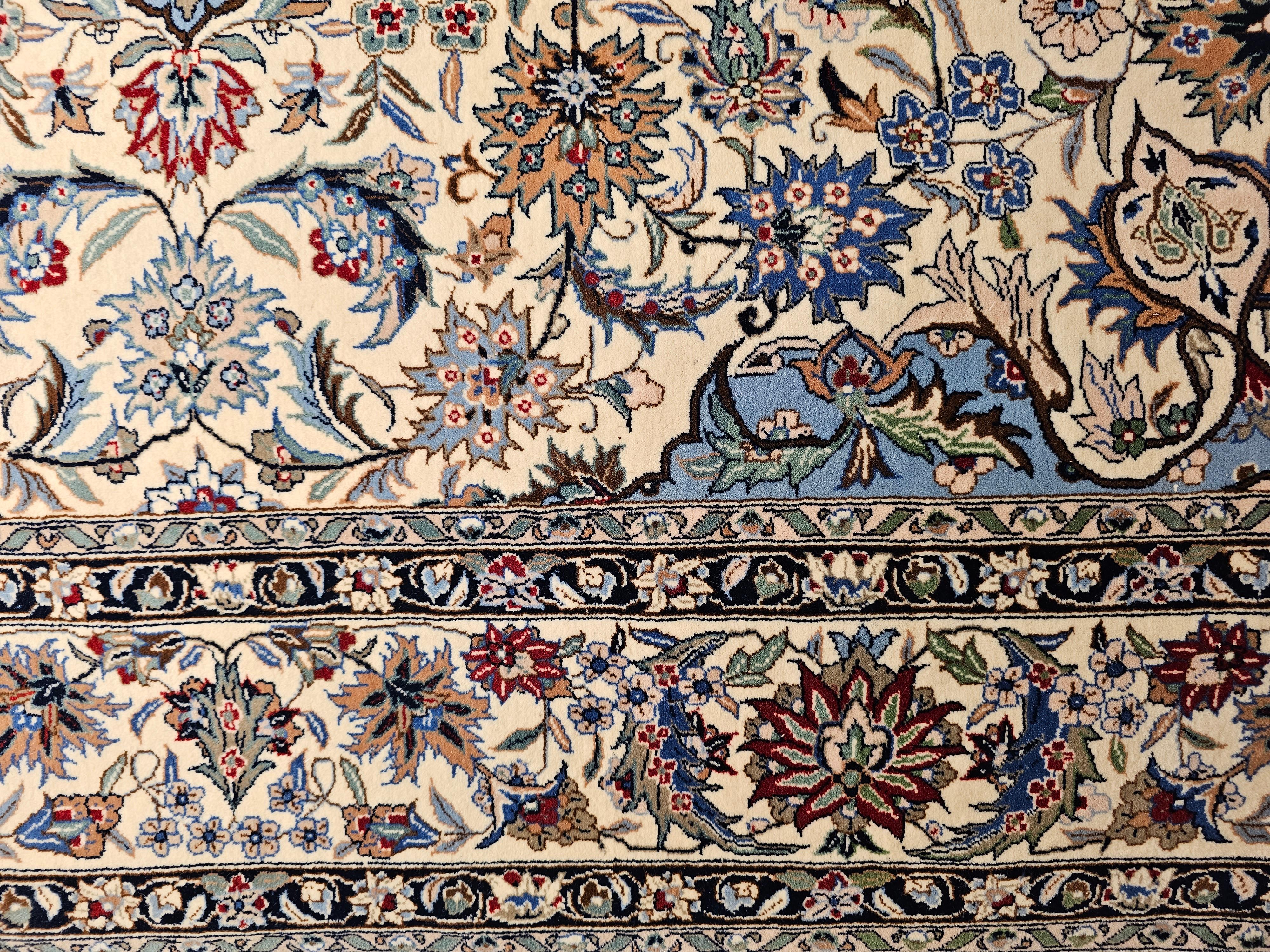Tappeto persiano d'epoca Tabriz con motivo floreale in avorio, blu persiano e verde in vendita 4