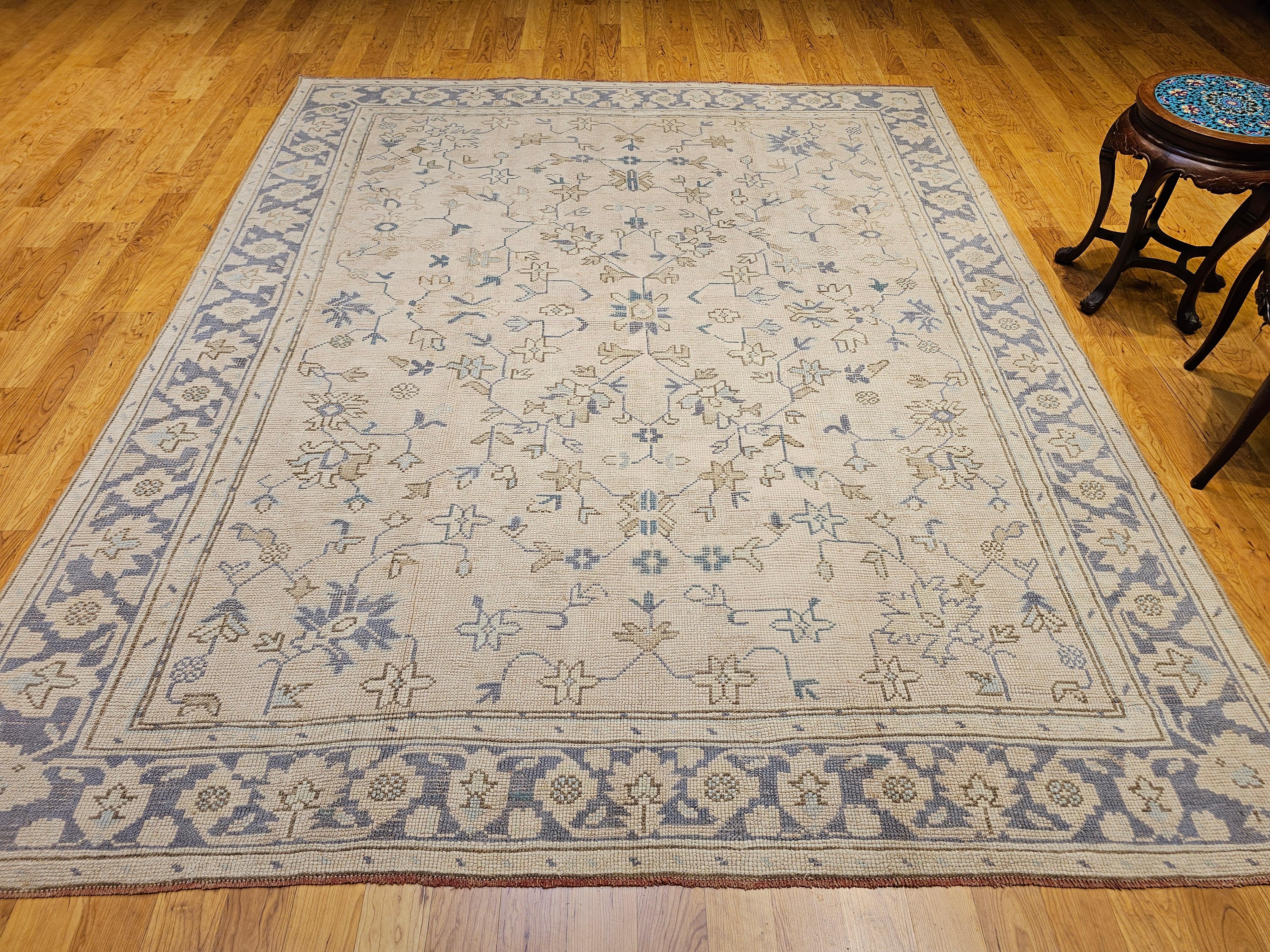 Oushak turco vintage a grandezza naturale in avorio, marrone e blu in vendita 4